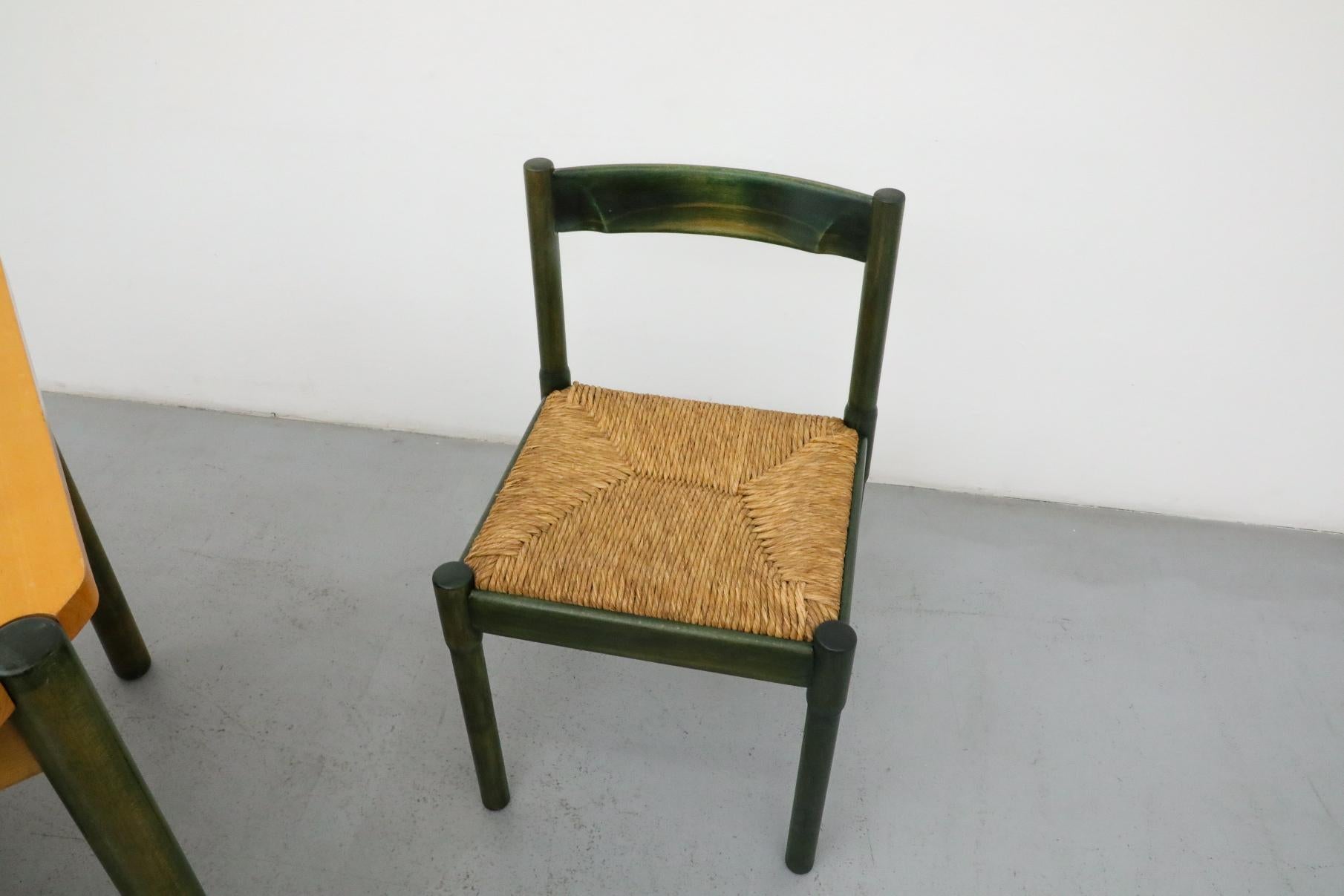 Vico Magistretti chaises de salle à manger Carimate en chêne teinté vert avec table assortie en vente 1