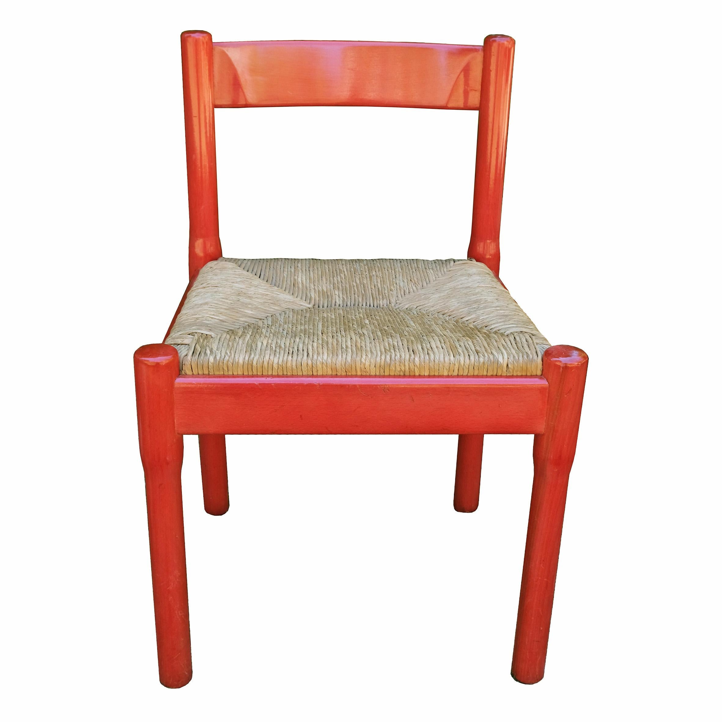 Vico Magistretti (1920-2006)

Karimat

Sechs rot lackierte Stühle aus Buchenholz und Stroh, jeder mit vier zylindrischen Füßen und angepasster Rückenlehne, mit einem quadratischen, mit Stroh bezogenen Sitz.
Produziert von Cassina, Italien.
Ca.