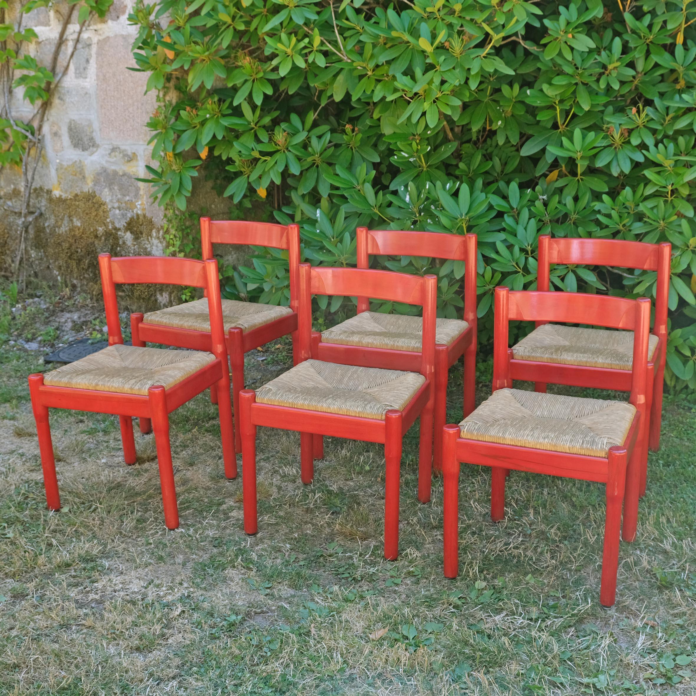 Vico Magistretti, Carimate, Sechs Stühle, Cassina, 1960er Jahre (Lackiert) im Angebot