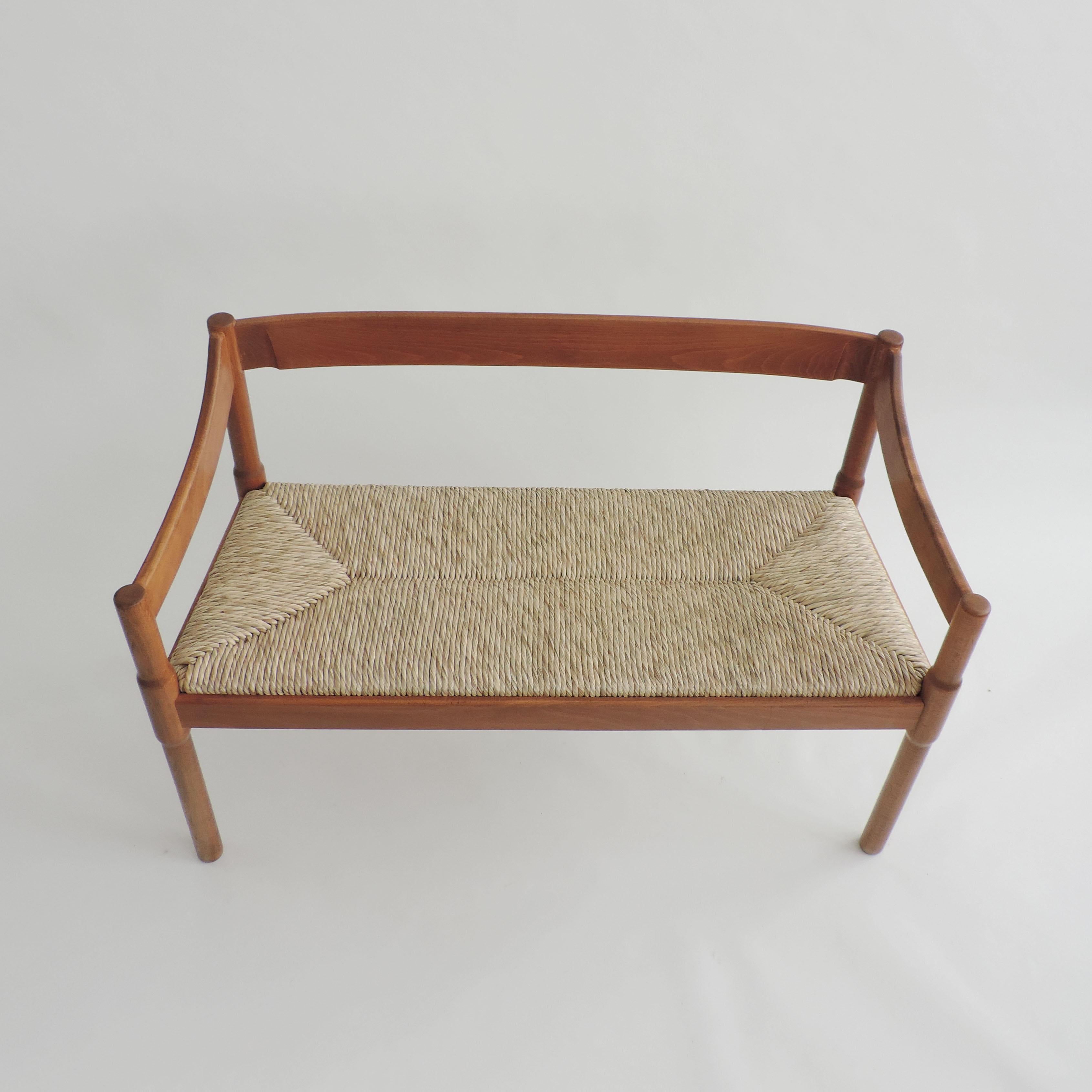 Vico Magistretti Carimate Wood and Straw Seat Settee for Cassina, Italy 1960s In Good Condition In Milan, IT