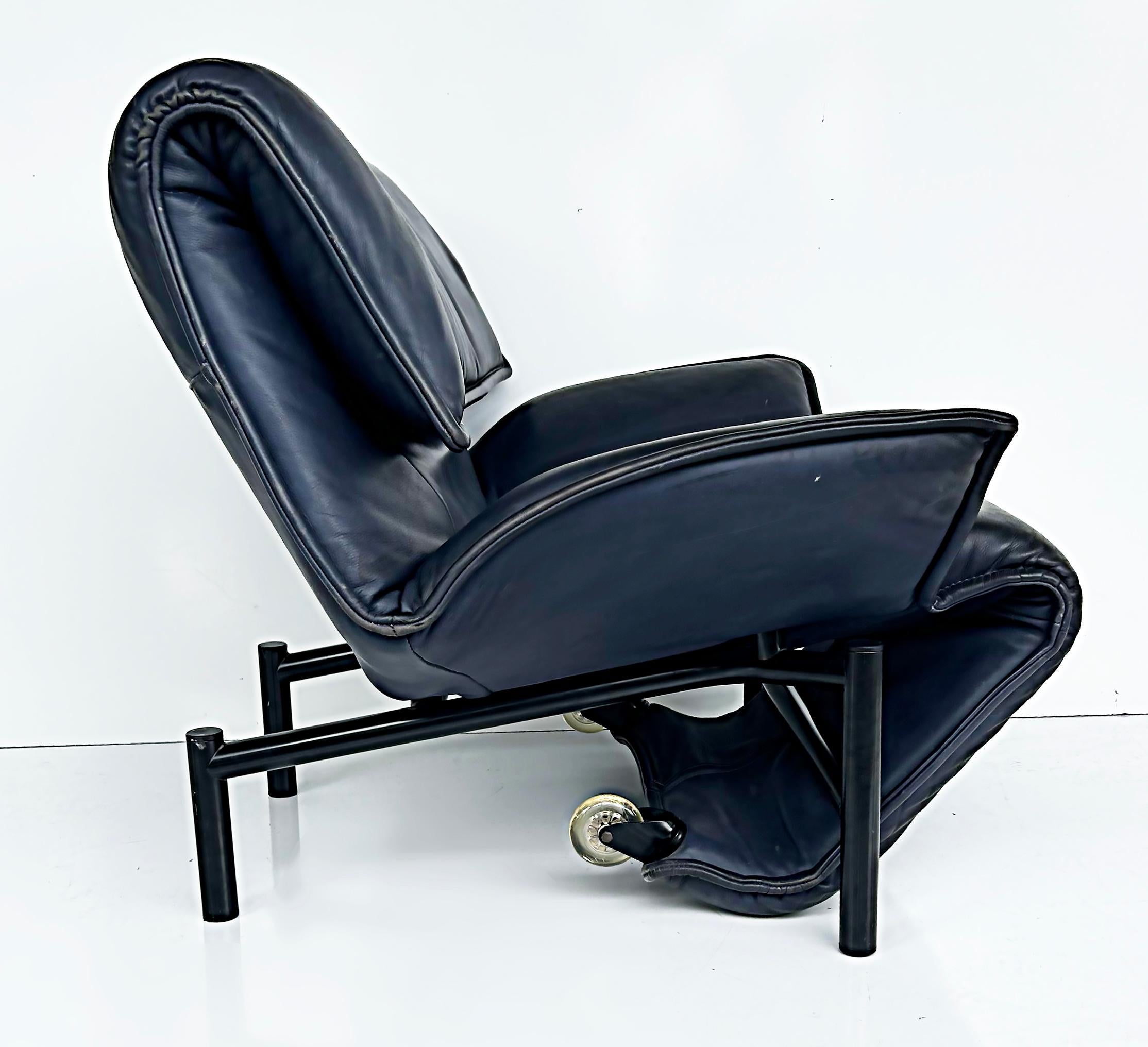 Post-Modern Vico Magistretti Cassina Italy Leather Chaise Lounge Chairs, 