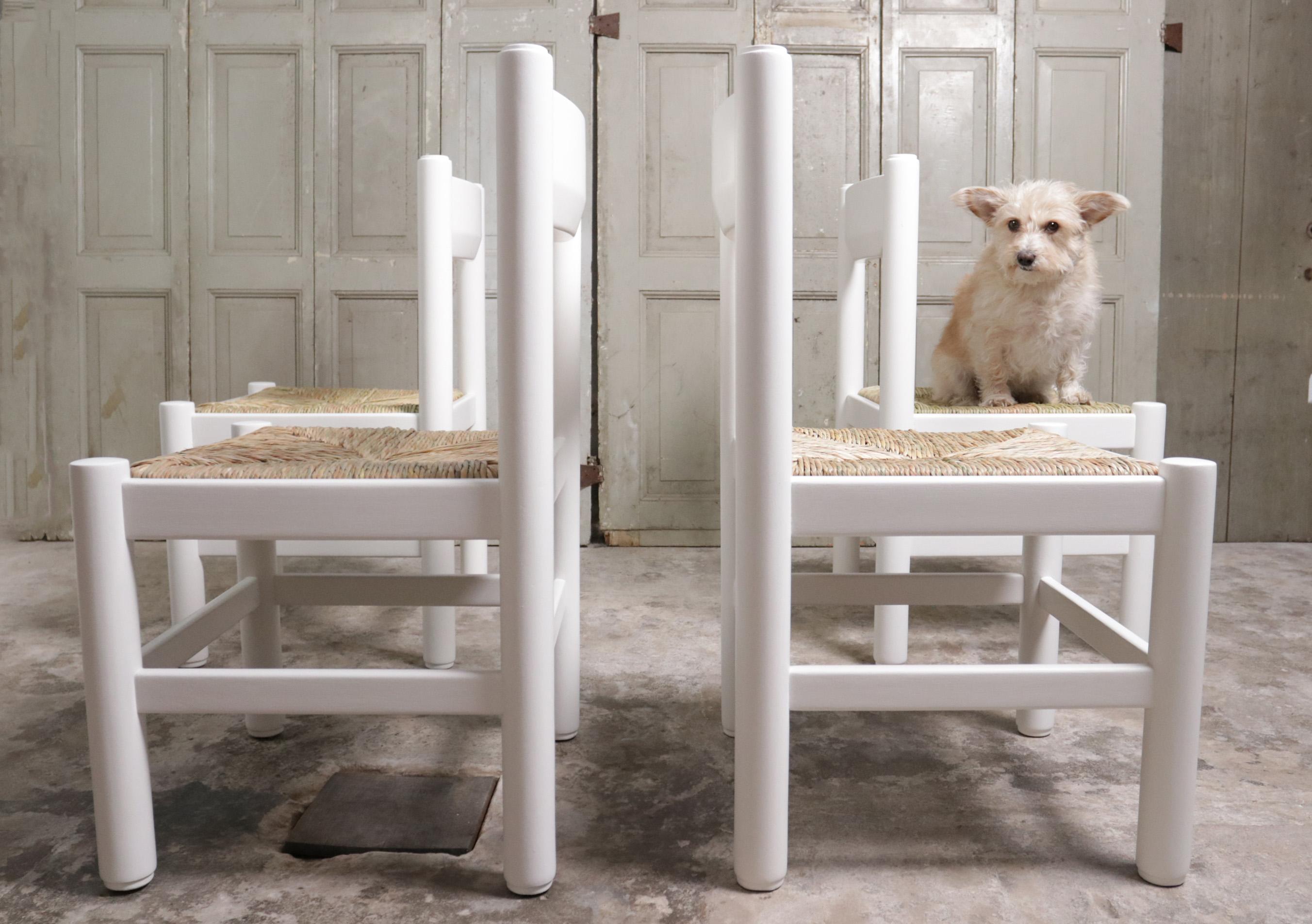 Vico Magistretti / Charlotte Perriand style chaises de salle à manger jonc blanc des années 70  en vente 4