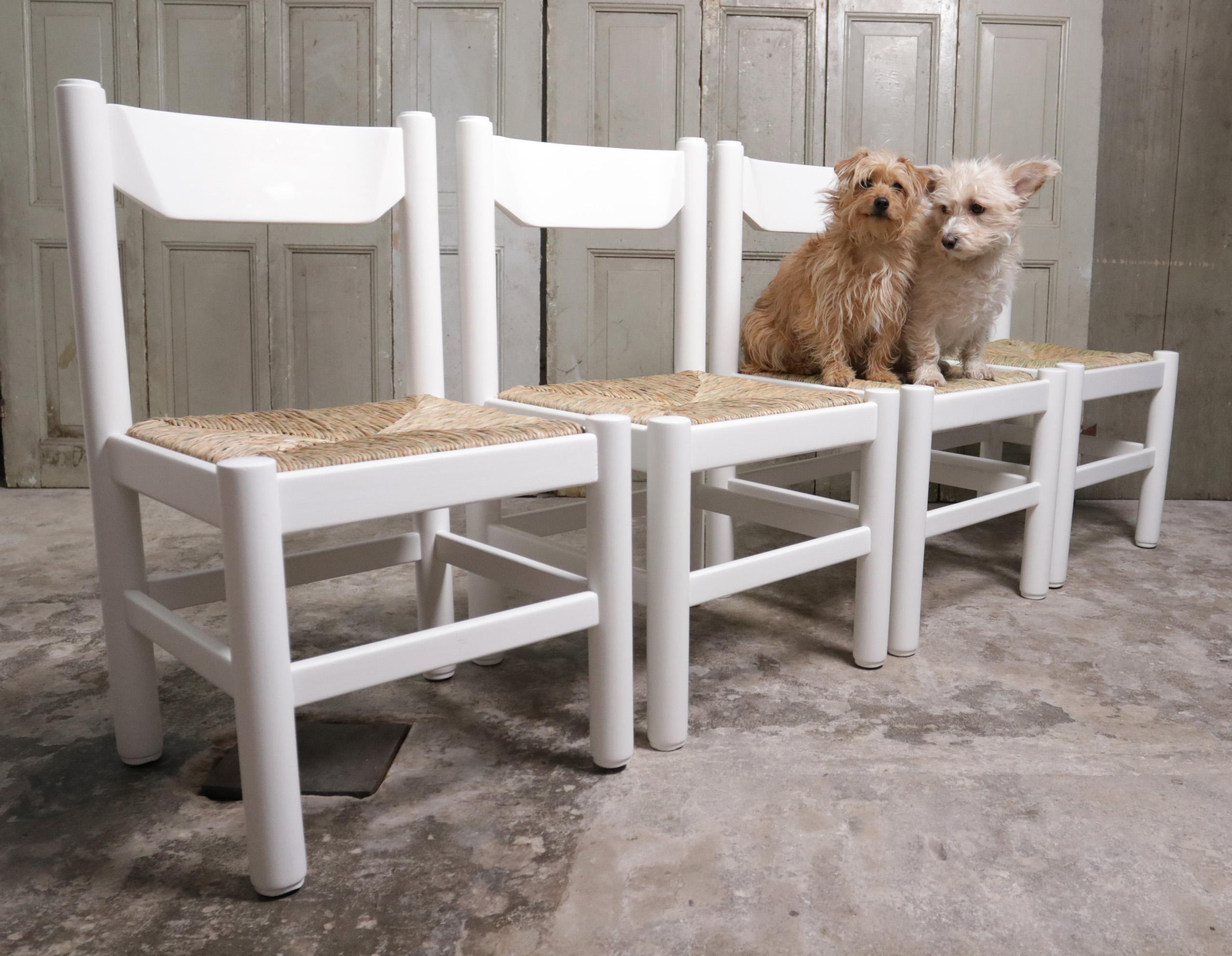 Vico Magistretti / Charlotte Perriand style chaises de salle à manger jonc blanc des années 70  en vente 7