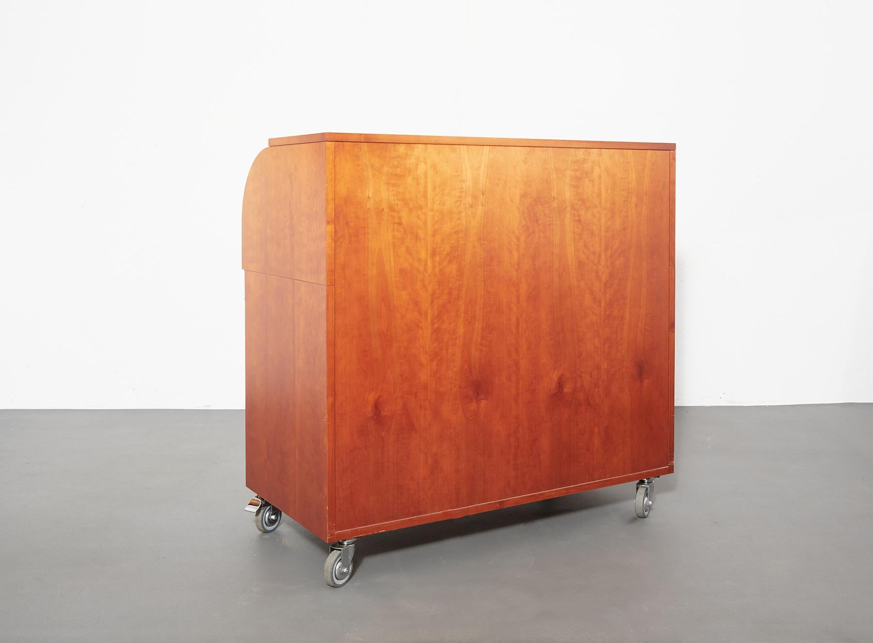 Schreibtisch aus Kirschbaumholz und Aluminium von Vico Magistretti für De Padova, Italien im Angebot 4