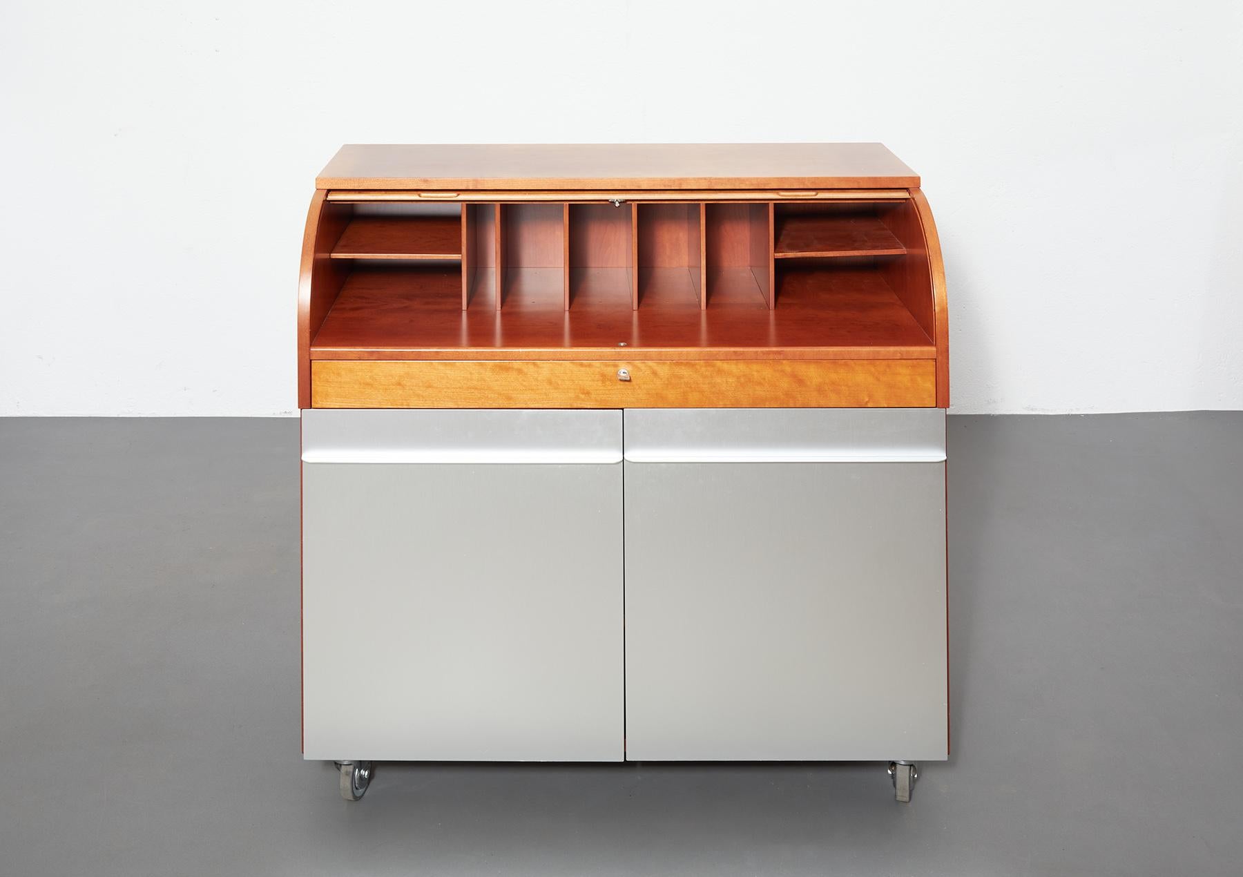 Italian design cherrywood and aluminium writing desk by Vico Magistretti, De Padova Italy.
This desk comes from the 