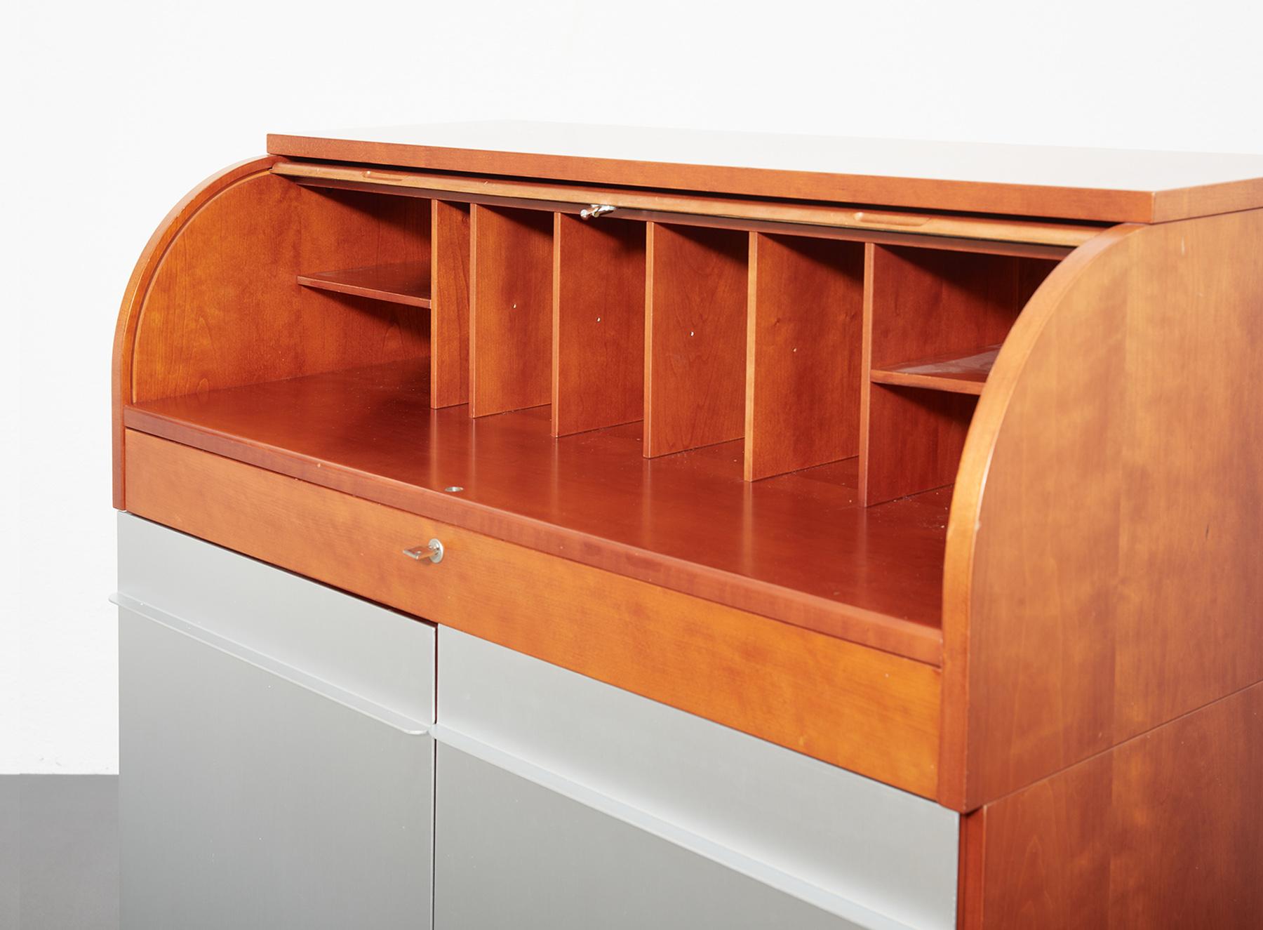 Schreibtisch aus Kirschbaumholz und Aluminium von Vico Magistretti für De Padova, Italien im Angebot 2