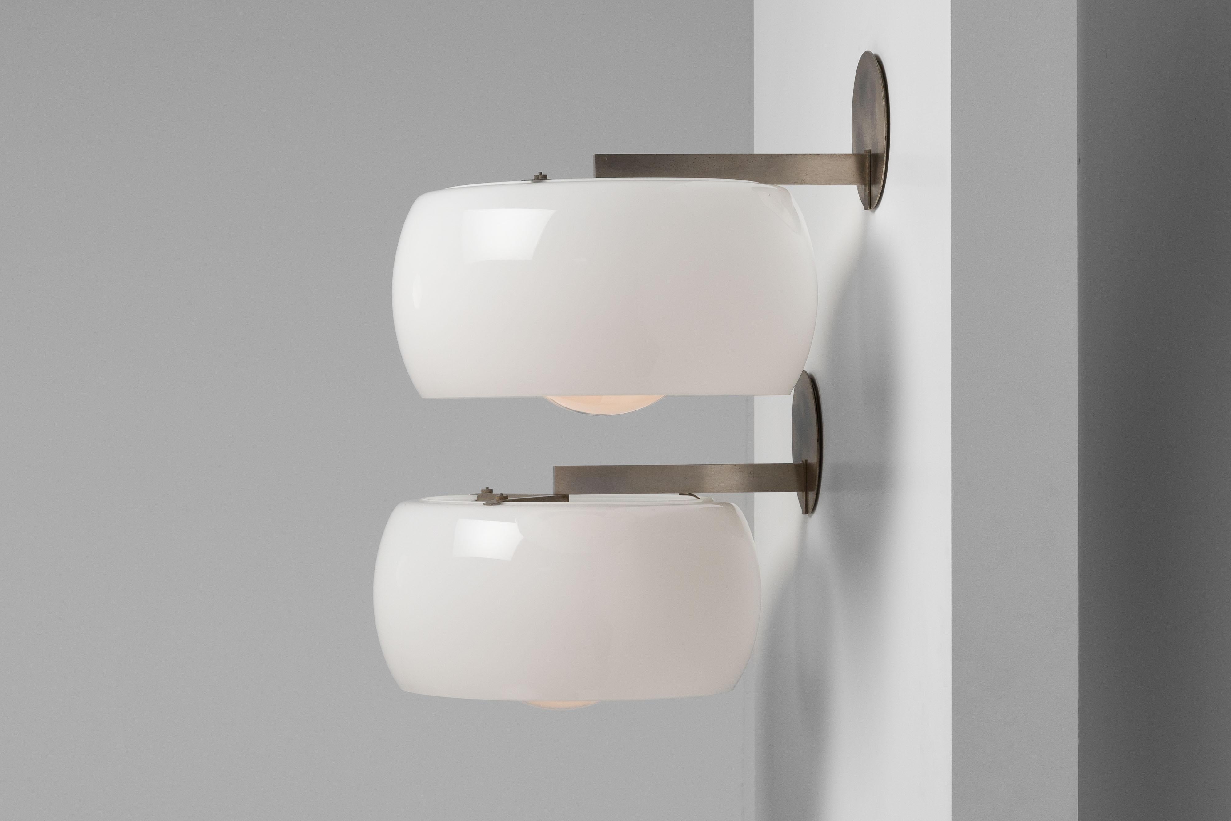 Mid-Century Modern Vico Magistretti Clinio wall lamps Artemide Italy 1967 For Sale