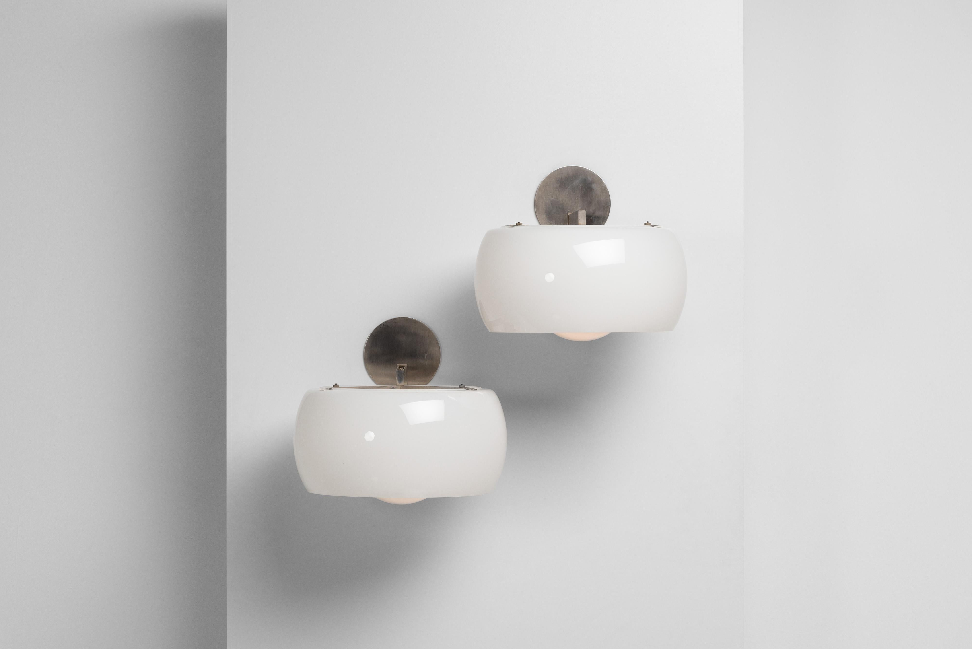 Mid-Century Modern Lampes murales Clinio de Vico Magistretti, Artemide, Italie 1967 en vente
