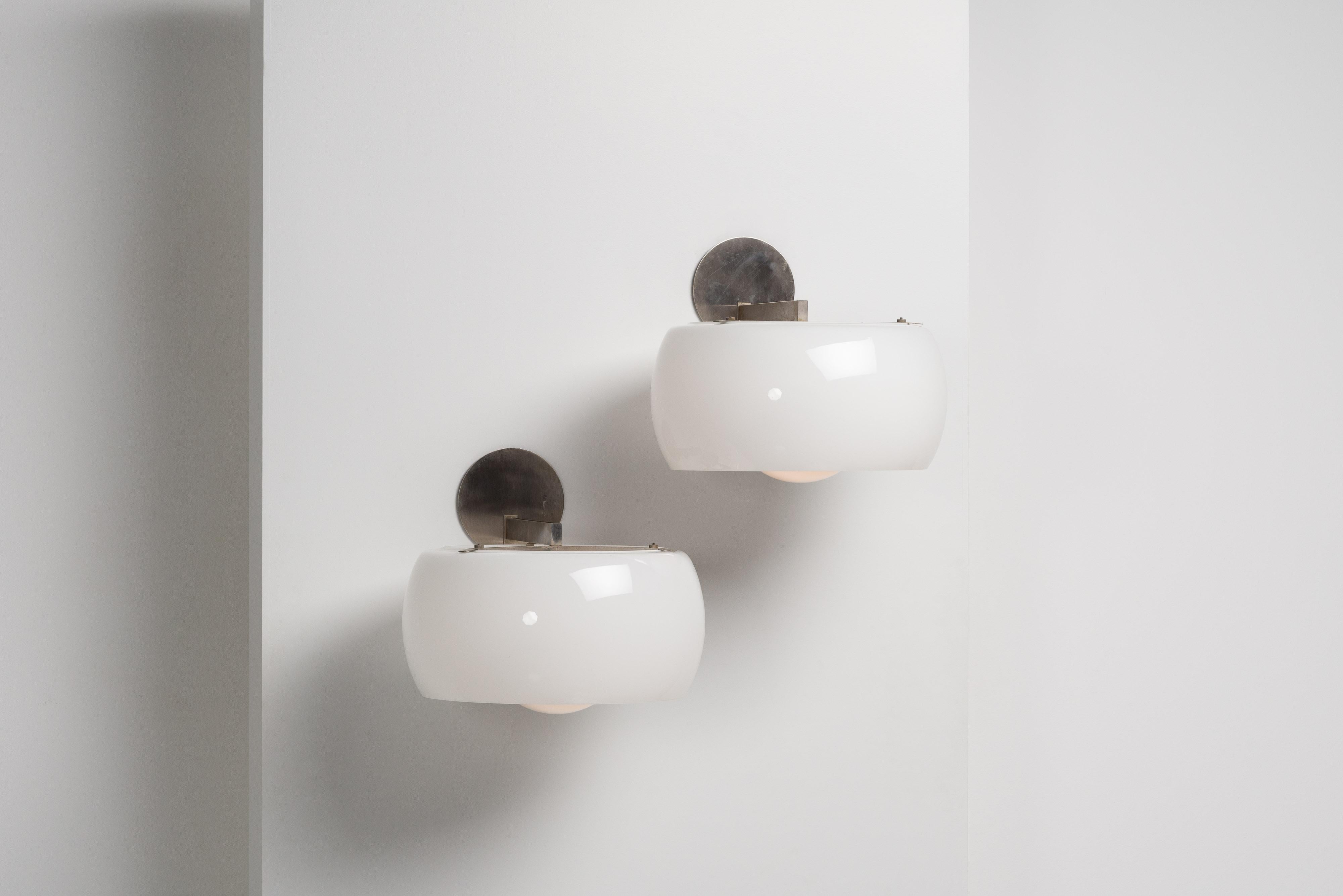 Lampes murales Clinio de Vico Magistretti, Artemide, Italie 1967 Bon état - En vente à Roosendaal, Noord Brabant