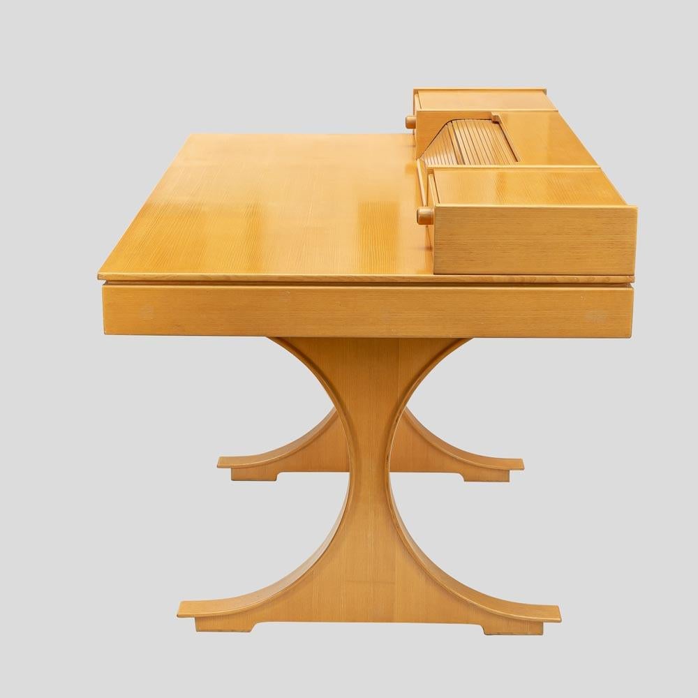 Mid-Century Modern Vico Magistretti Design bureau et chaise vintage en bois d'érable clair, couleur italienne en vente