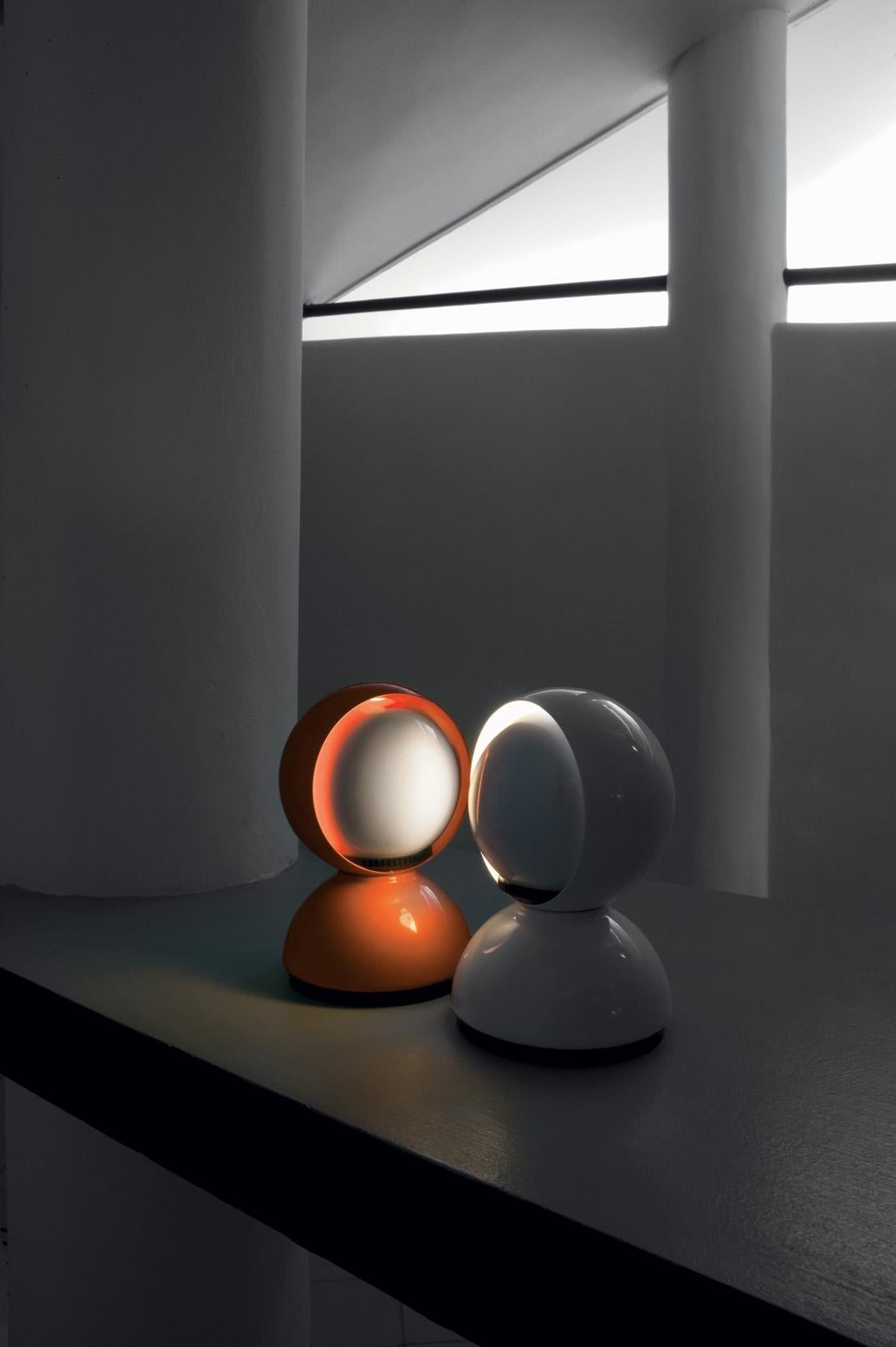 Vico Magistretti 'Eclisse' Tischlampe in Orange für Artemide (Moderne der Mitte des Jahrhunderts) im Angebot