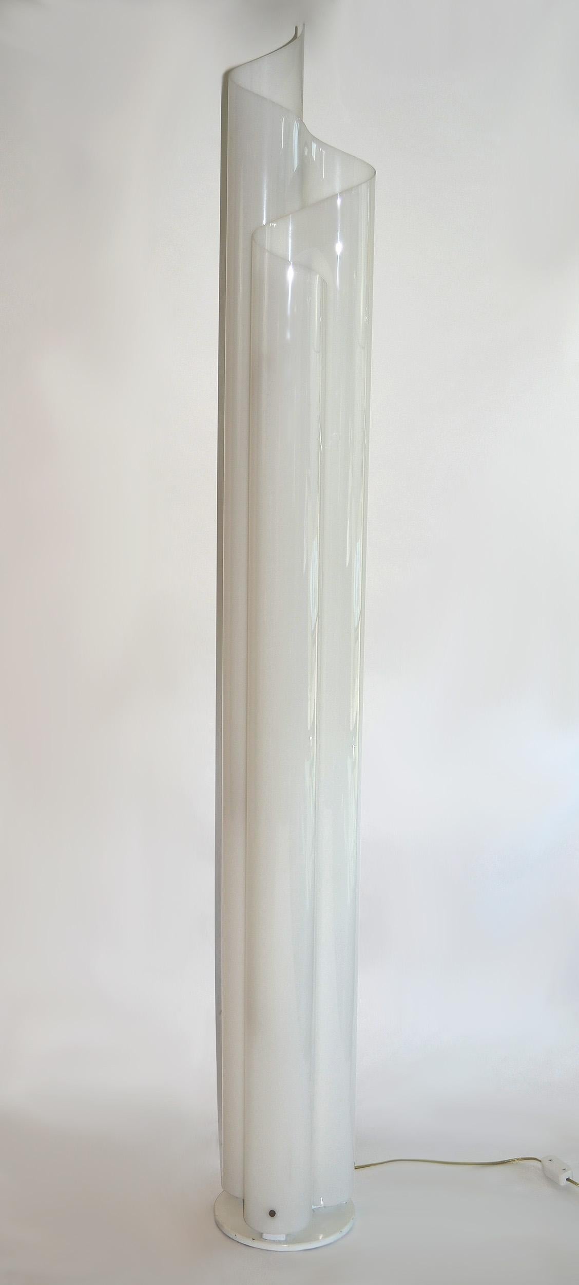 Vico Magistretti for Artemide Italian chimera floor lamp, 1960s. The chimera floor lamp model designed by Vico Magistretti for Artemide features a folded diffuser in white opal methacrylate, and base in white enameled metal. Three bulbs.
    