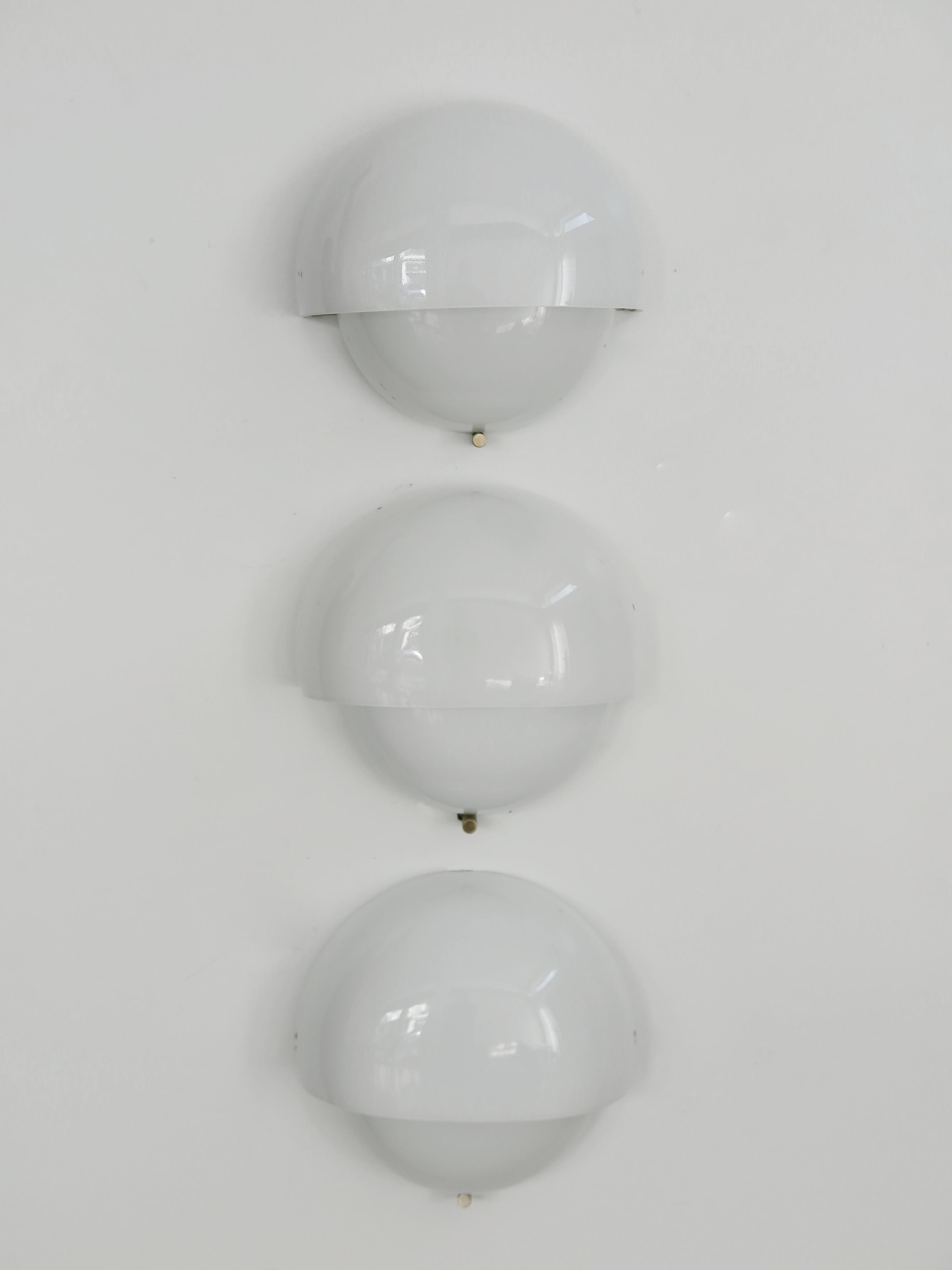Vico Magistretti for Artemide Italian Glass Brass Mania Sconces Wall lamps 1960s In Good Condition In Reggio Emilia, IT