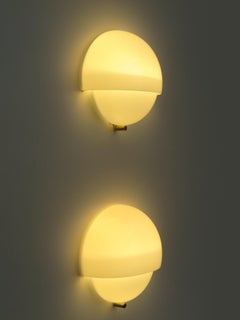 Vico Magistretti für Artemide "Manai" Glas-Messing-Wandleuchten, Italien 1960er Jahre