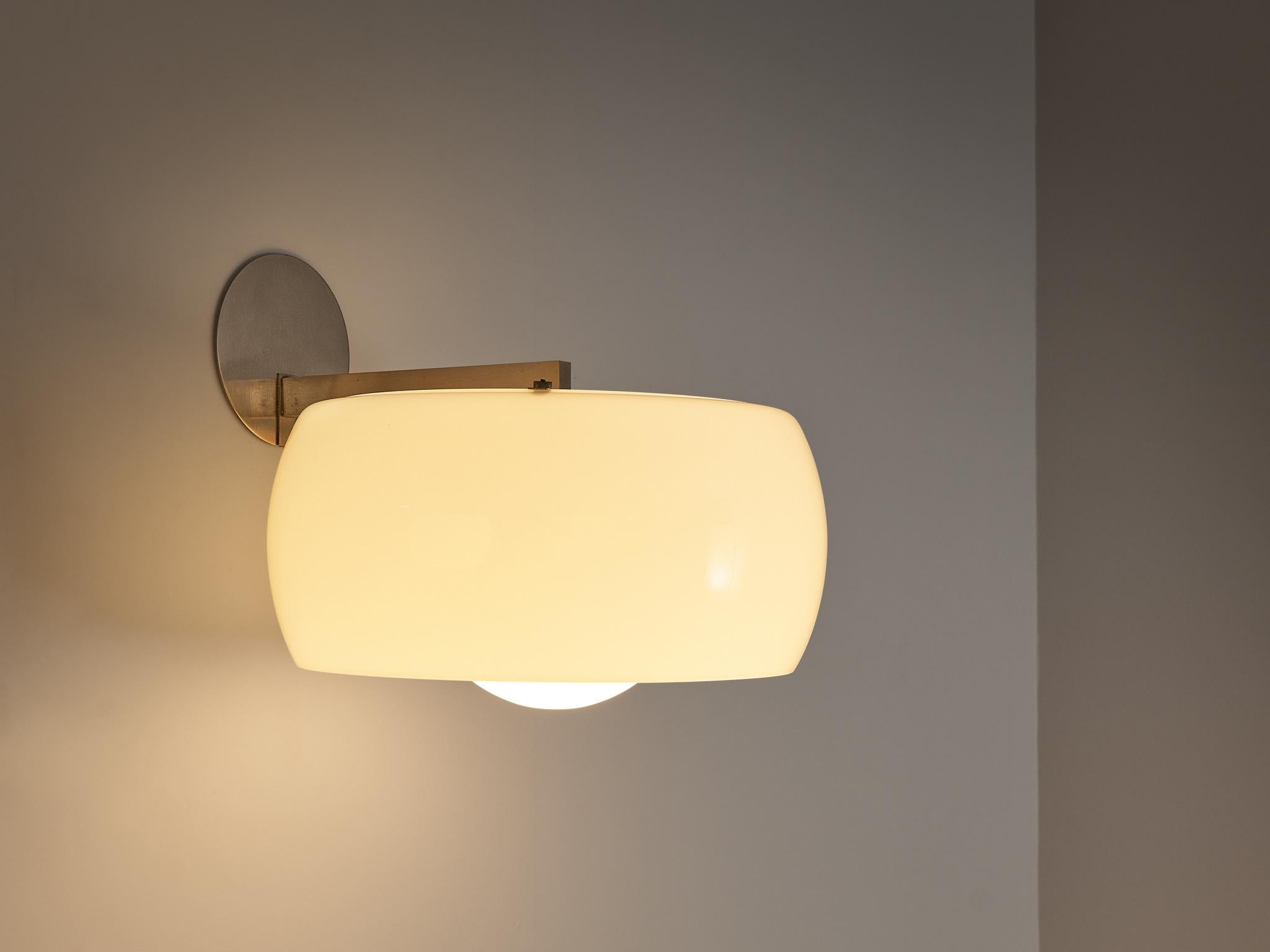 Vico Magistretti for Artemide Clinio Wall Lights in Glass & Nickel-plated Brass For Sale 4
