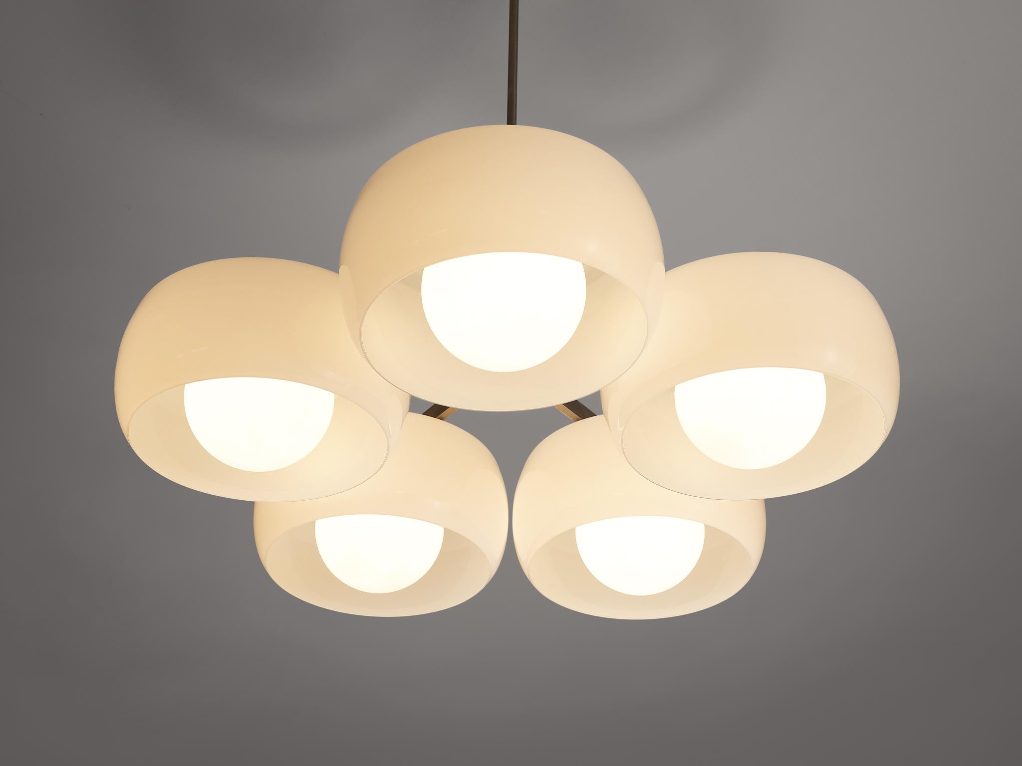 Vico Magistretti for Artemide ‘Pentaclinio’ Chandelier in Opaline Glass  In Good Condition For Sale In Waalwijk, NL