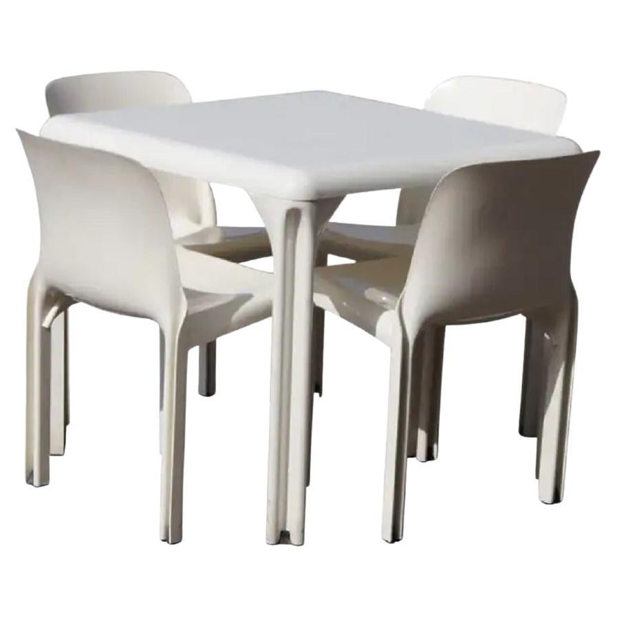 Vico Magistretti for Artemide Selene Dining Table In Good Condition For Sale In Pasadena, TX