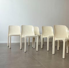 Vico Magistretti per Artemide, Set di otto sedie 'Selene' color crema, 1969 Italia