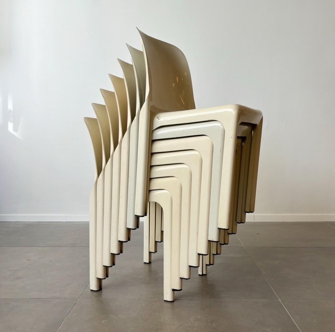 Vico Magistretti for Artemide, Set of Eight cream ‘Selene’ Chairs, 1969 Italy In Good Condition In Tel Aviv-Yafo, Tel Aviv District