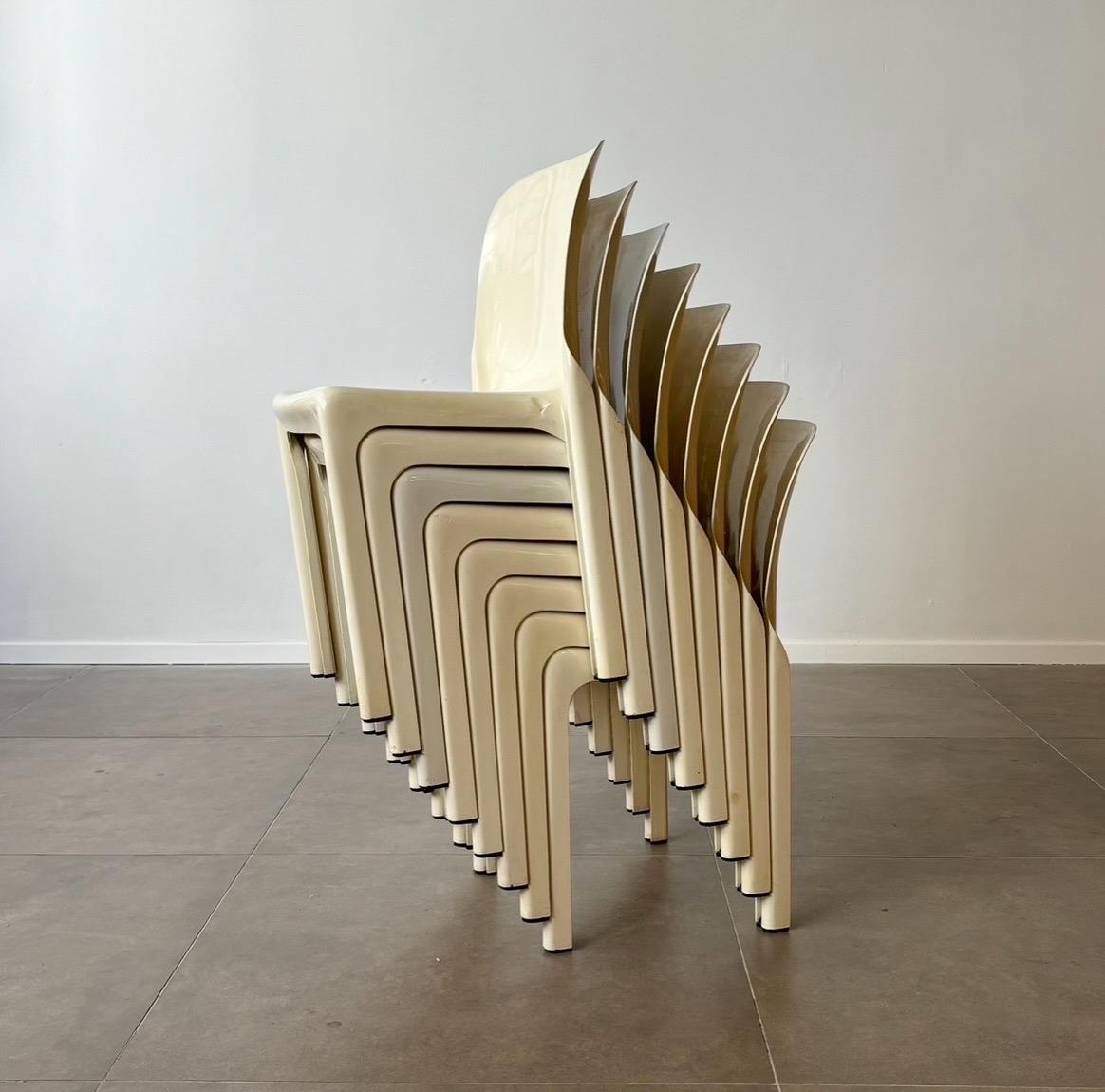 Vico Magistretti for Artemide, Set of Eight cream ‘Selene’ Chairs, 1969 Italy 3