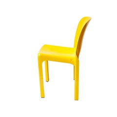 Vico Magistretti pour Artemide Ensemble de quatre chaises jaunes Selene, Italia, 1968