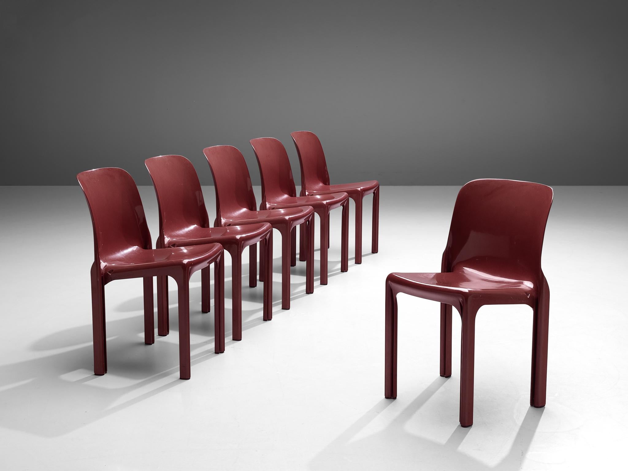 Vico Magistretti for Artemide Set of Six Dining Chairs 'Selene' in Red Fiberglas In Good Condition In Waalwijk, NL