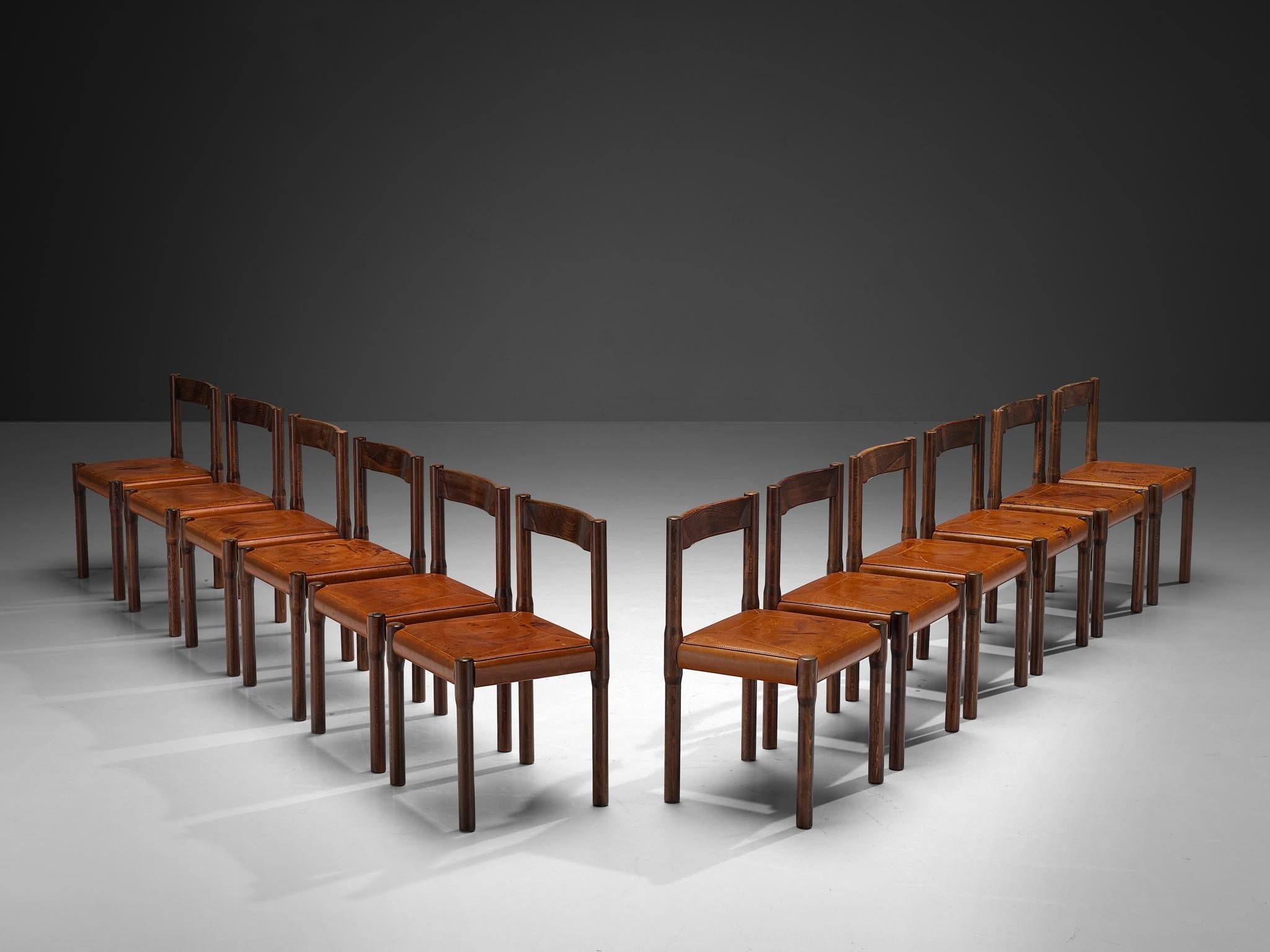 Vico Magistretti pour Casina, chaises de salle à manger 'Carimate', modèle '115' en cuir, hêtre teinté, Italie, 1963 

Ce grand ensemble de chaises de salle à manger appartient à la ligne 