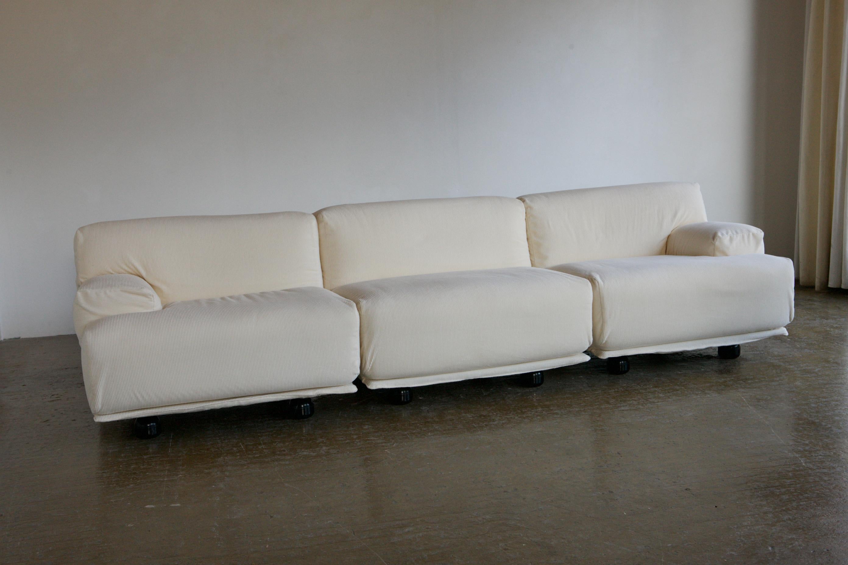 Sofa „Fiandra“ von Vico Magistretti für Cassina (Moderne der Mitte des Jahrhunderts) im Angebot