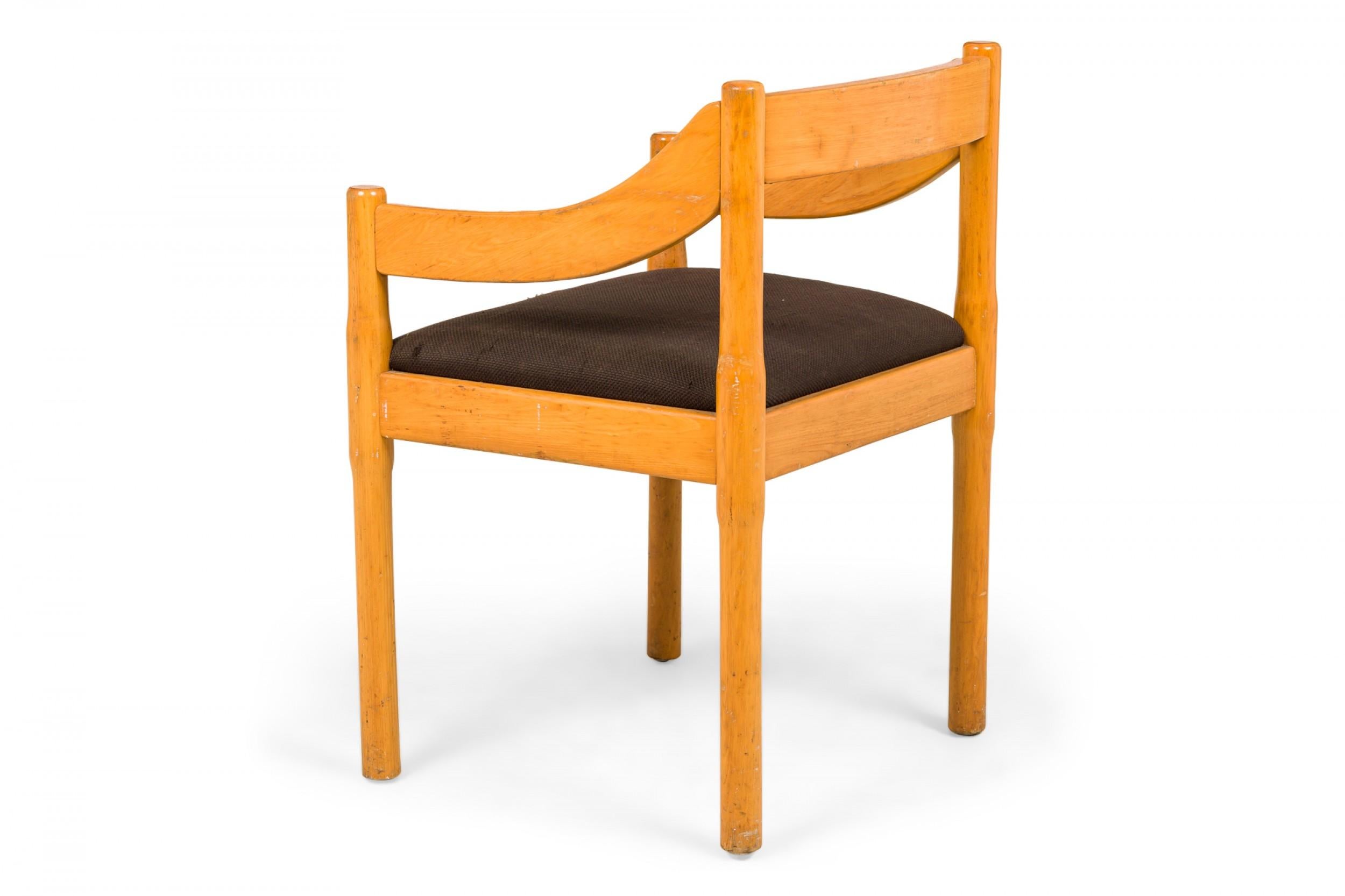 Vico Magistretti fauteuil de salle à manger italien en bois « Carimate » pour Cassina Bon état - En vente à New York, NY
