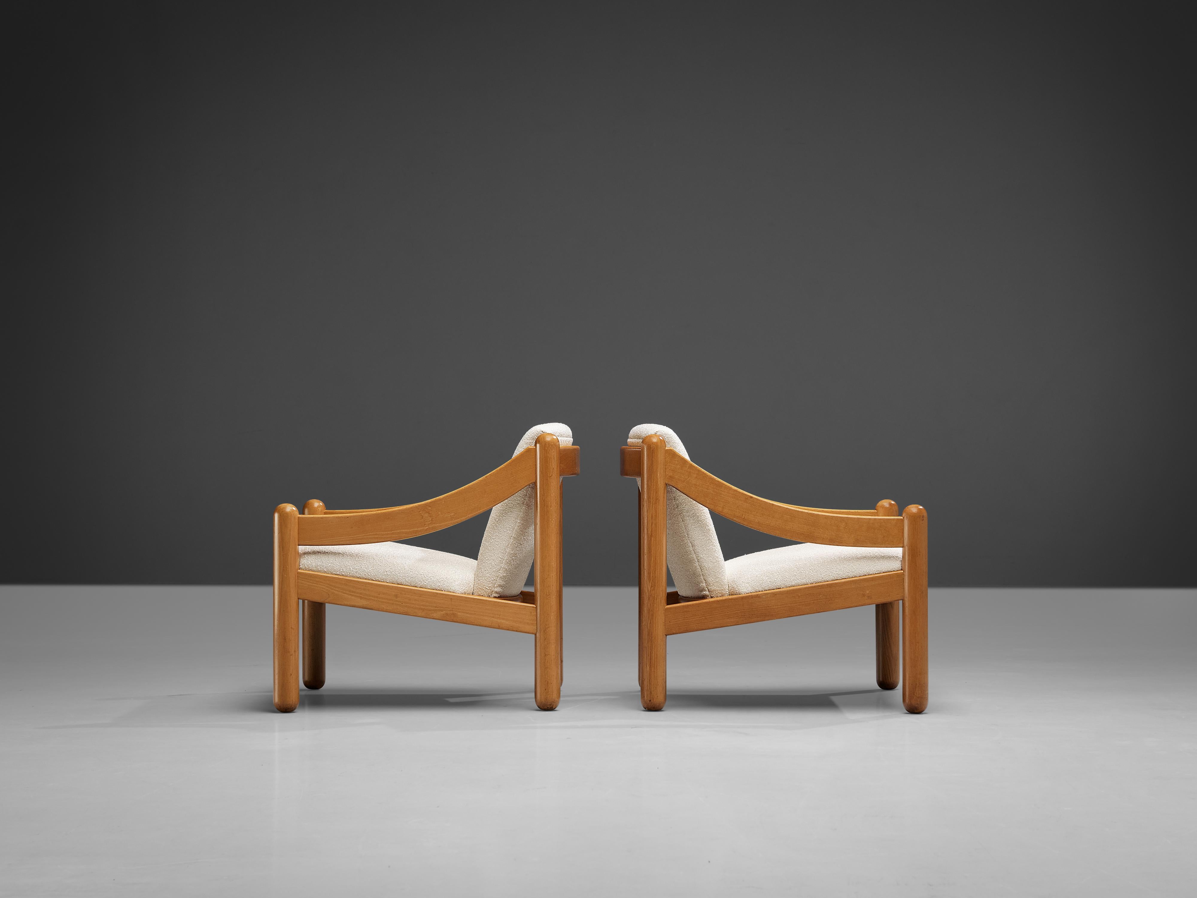 Vico Magistretti for Cassina Pair of ‘Carimate’ Lounge Chairs in Bouclé In Good Condition For Sale In Waalwijk, NL