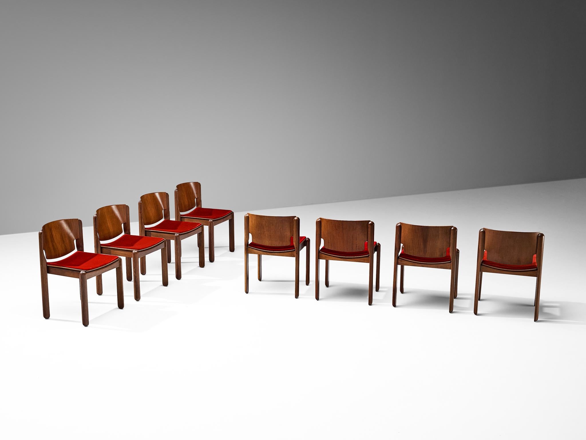 Vico Magistretti pour Cassina - Ensemble de huit chaises en velours rouge et noyer en vente 3