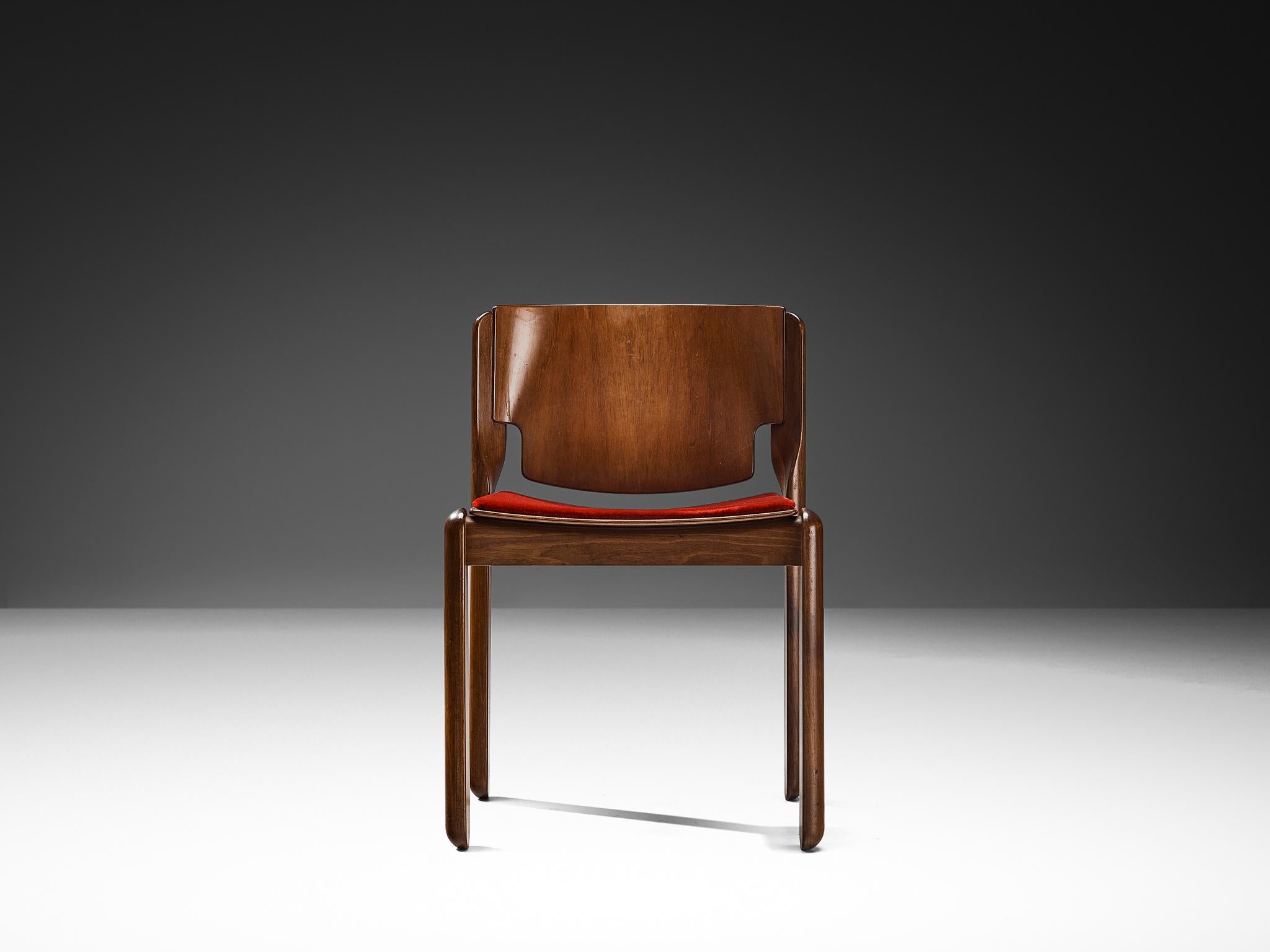 Vico Magistretti per Cassina Set di otto sedie in velluto rosso e noce in vendita 2