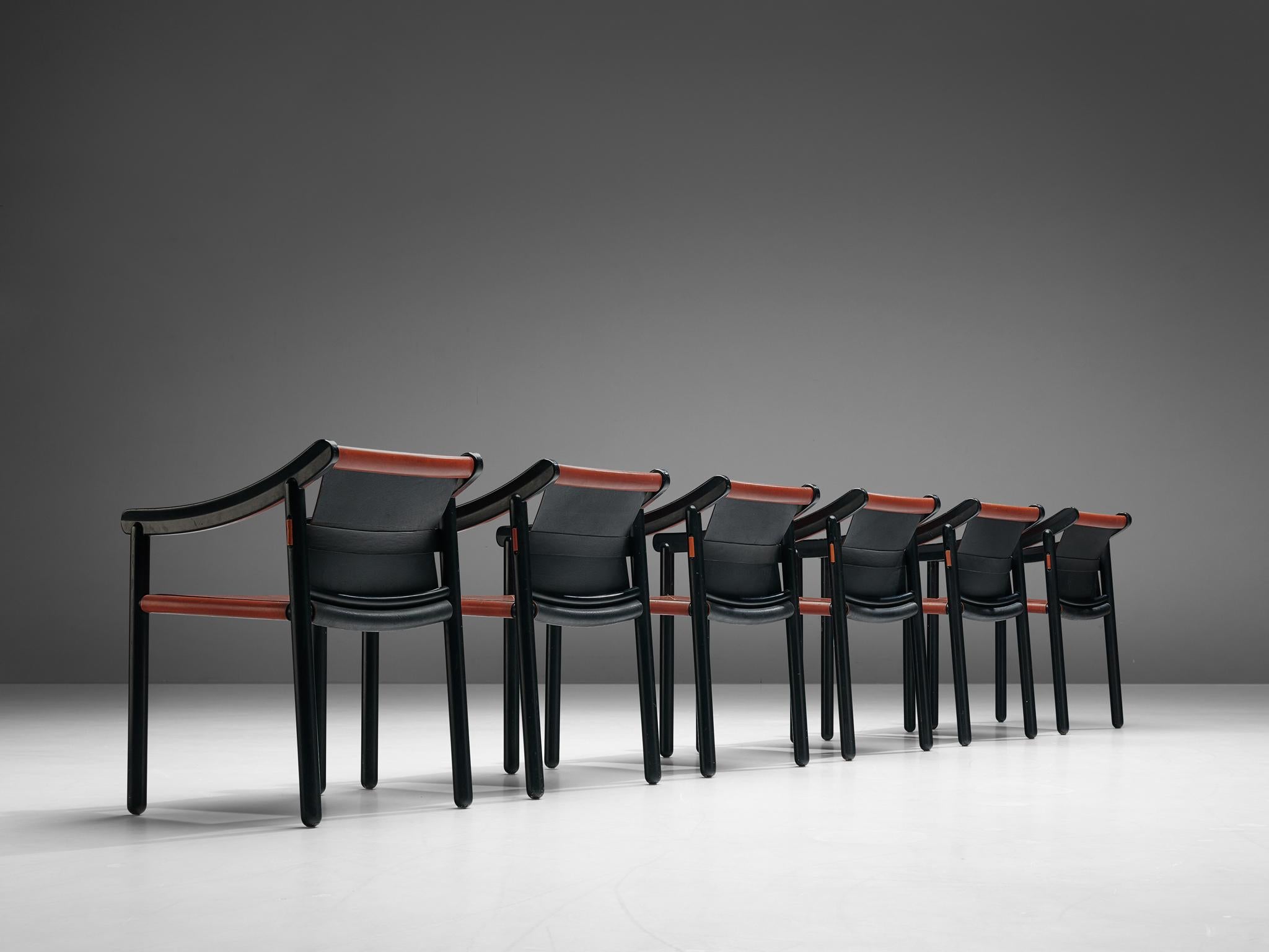 Set aus sechs frühen Sesseln ''905'' aus rotem Leder von Vico Magistretti für Cassina (Italienisch)