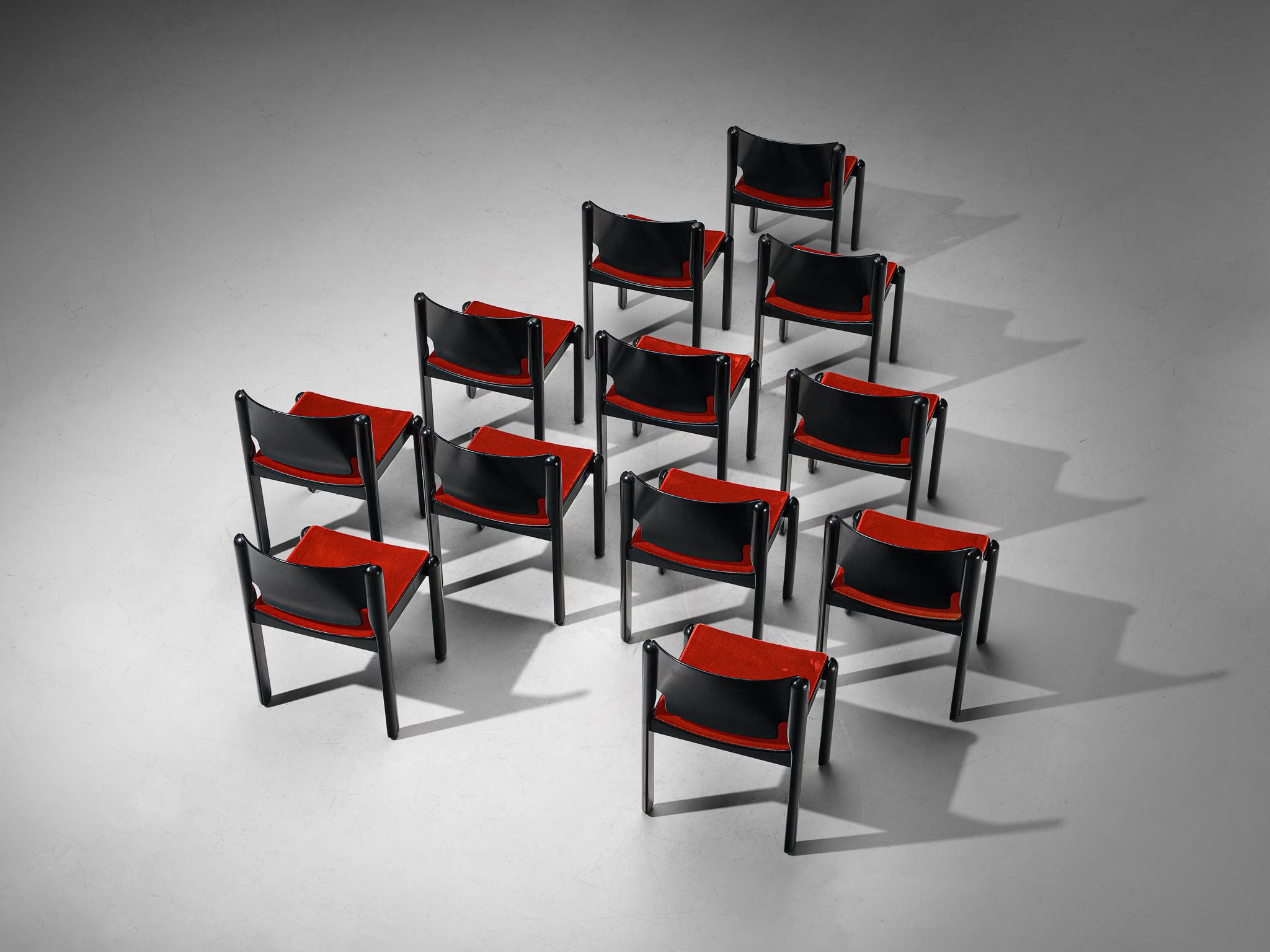Vico Magistretti for Cassina, set of twelve chairs model '122', curved plywood, red velvet, Italy, 1967

This Italian set features a remarkable sculpted back that is beautifully curved on both sides, resulting in an expansion at the bottom. The