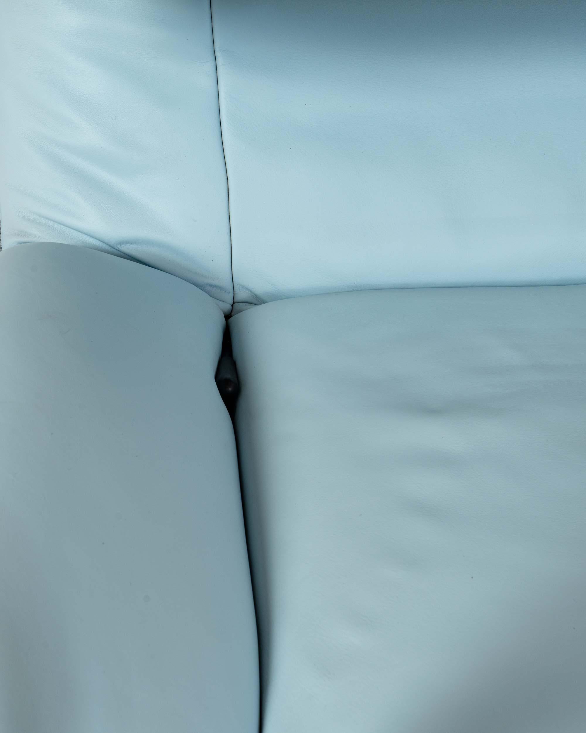 Vico Magistretti for Cassina Veranda Lounge Chair in Original Baby Blue Leather For Sale 3