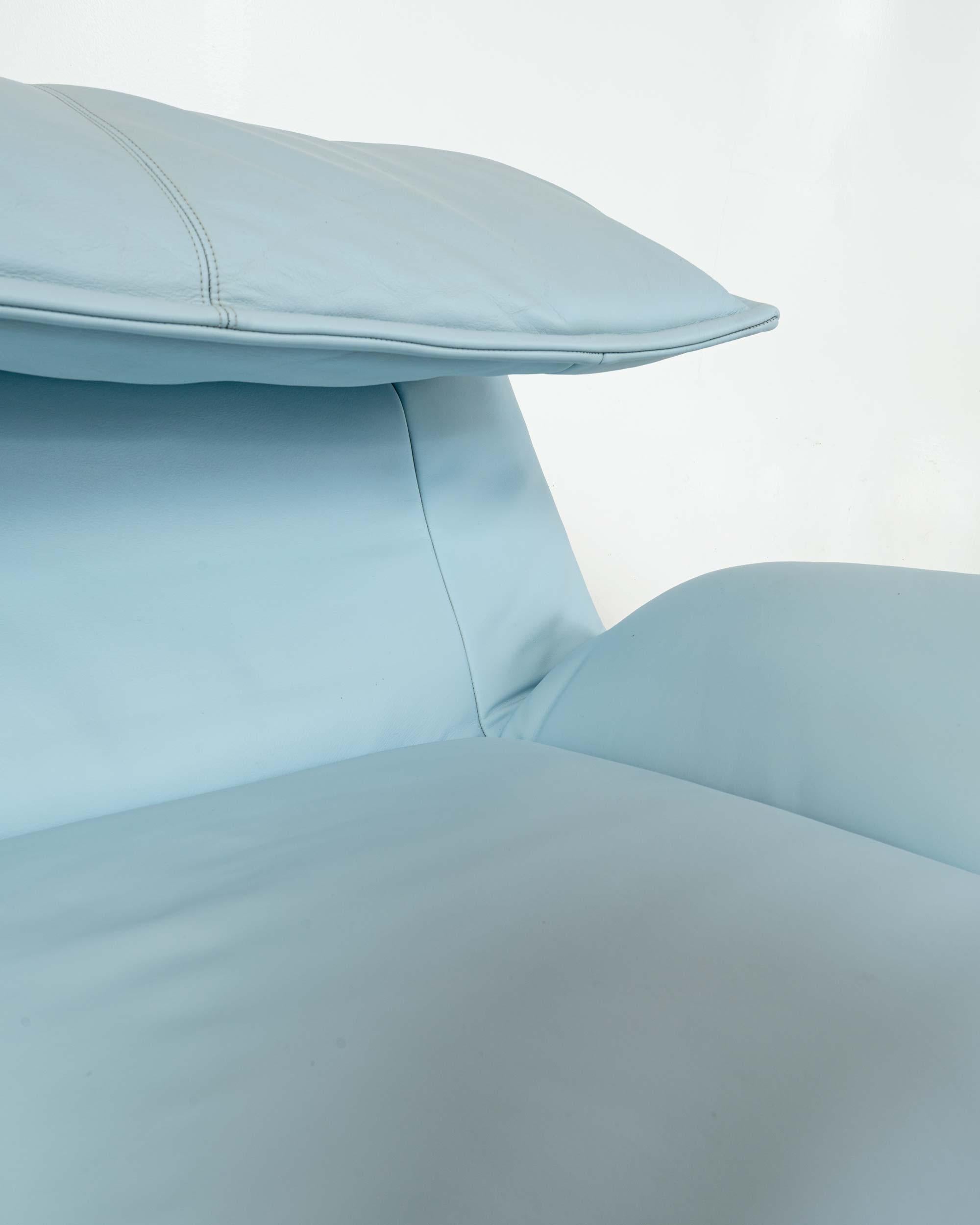 Vico Magistretti for Cassina Veranda Lounge Chair in Original Baby Blue Leather For Sale 5