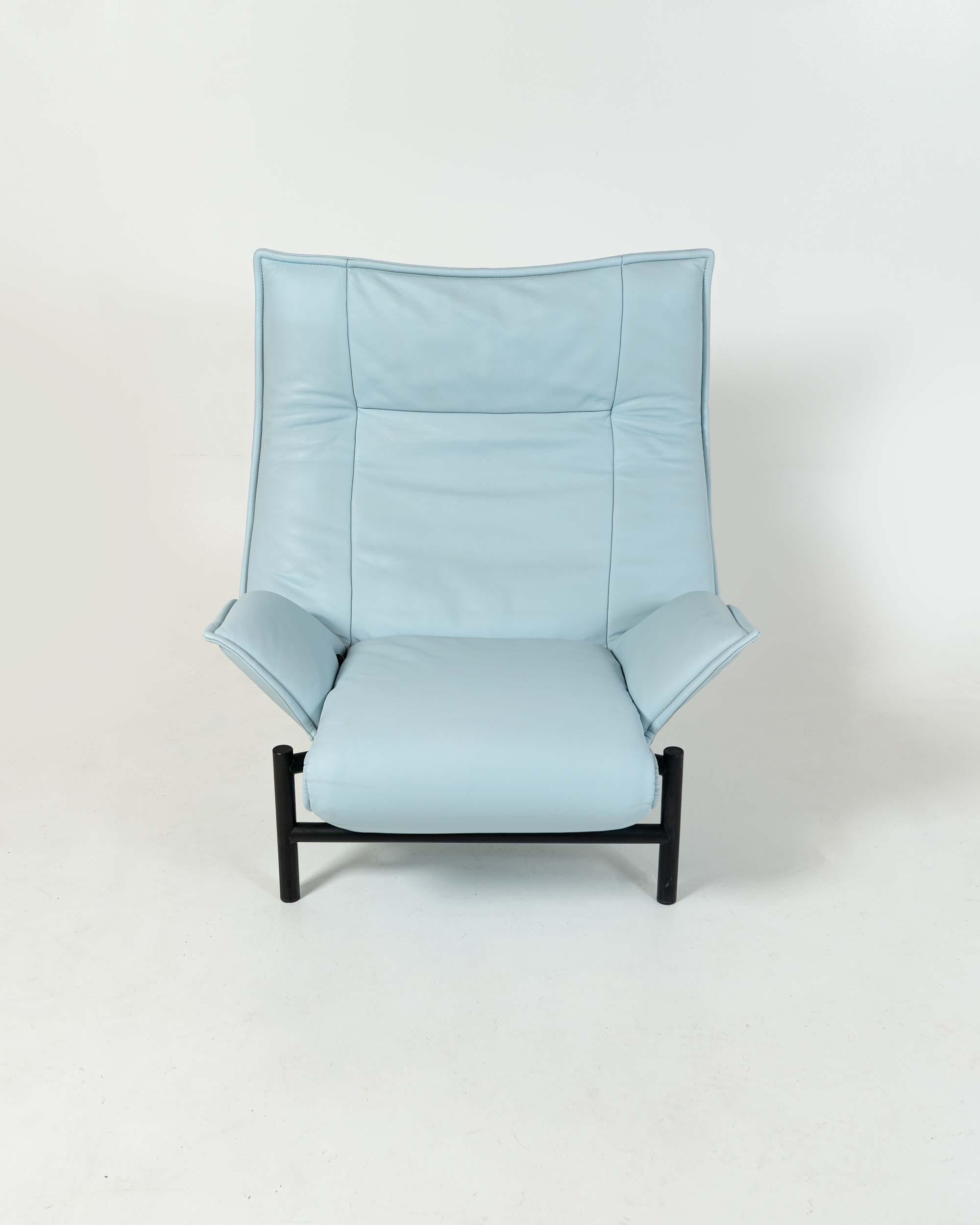 Vico Magistretti for Cassina Veranda Lounge Chair in Original Baby Blue Leather In Good Condition For Sale In Seattle, WA