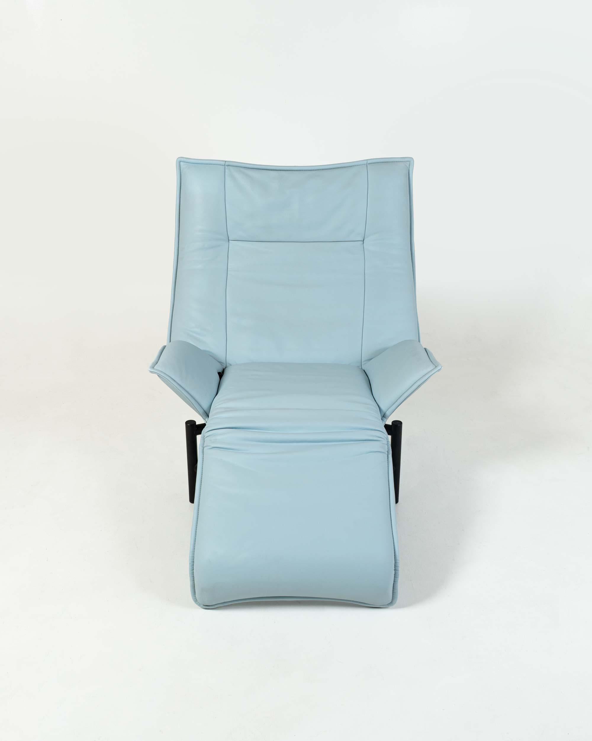 Late 20th Century Vico Magistretti for Cassina Veranda Lounge Chair in Original Baby Blue Leather For Sale