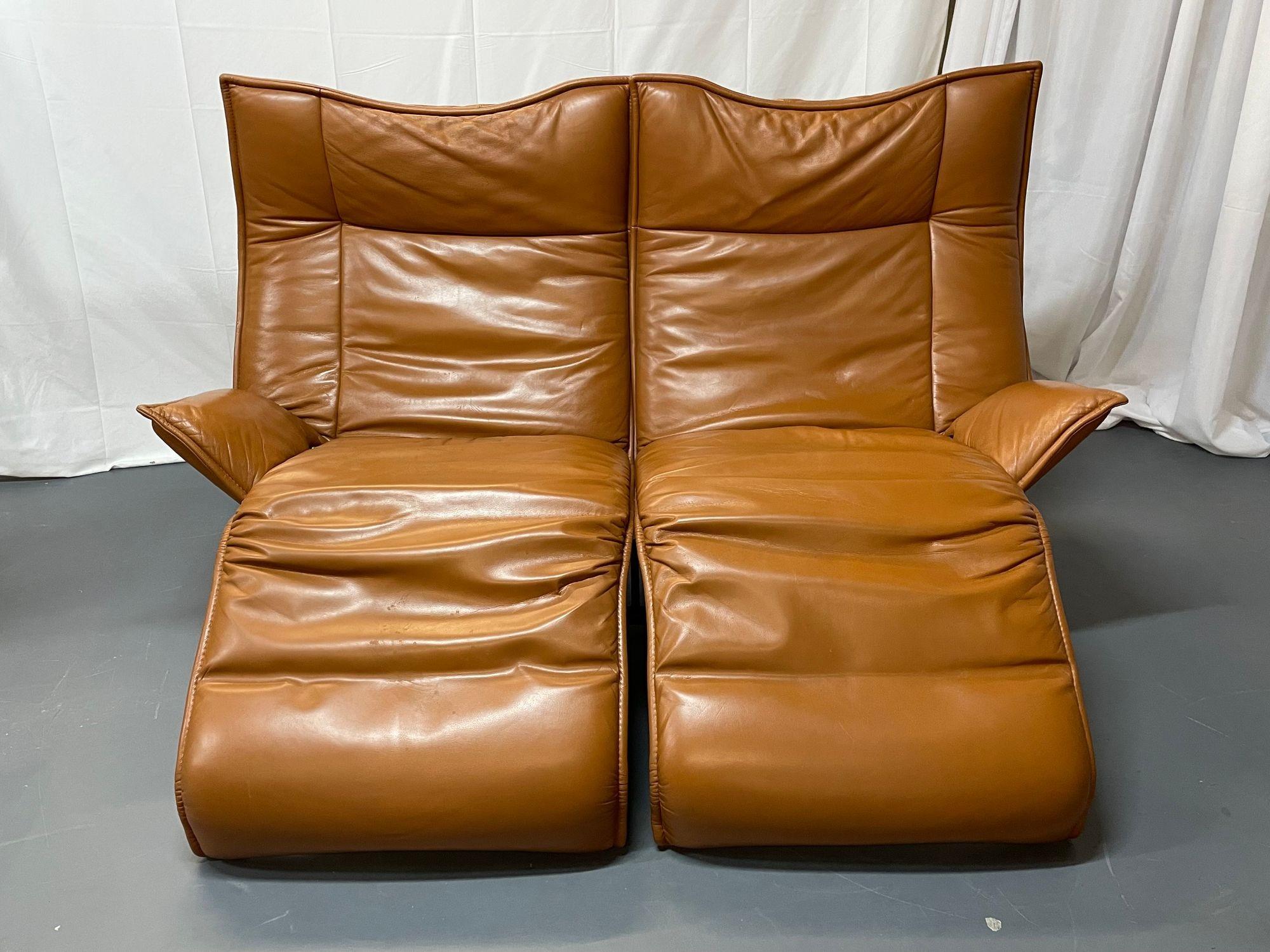 Vico Magistretti for Cassina Veranda Sofa, Two-Seater, Leather, Italian Modern In Good Condition For Sale In Stamford, CT