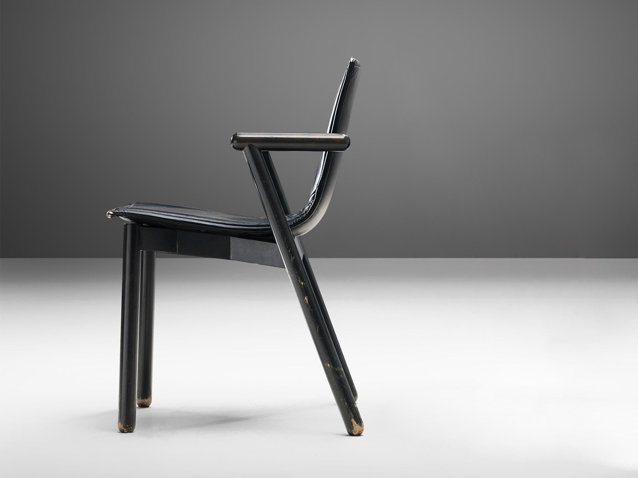 Sessel „Villabianca“ von Vico Magistretti für Cassina aus schwarzem Leder (Postmoderne) im Angebot
