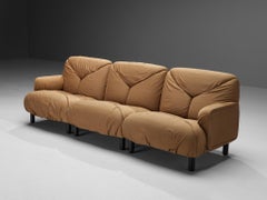 Sofa Davis de Vico Magistretti pour De Padova en tissu beige camel
