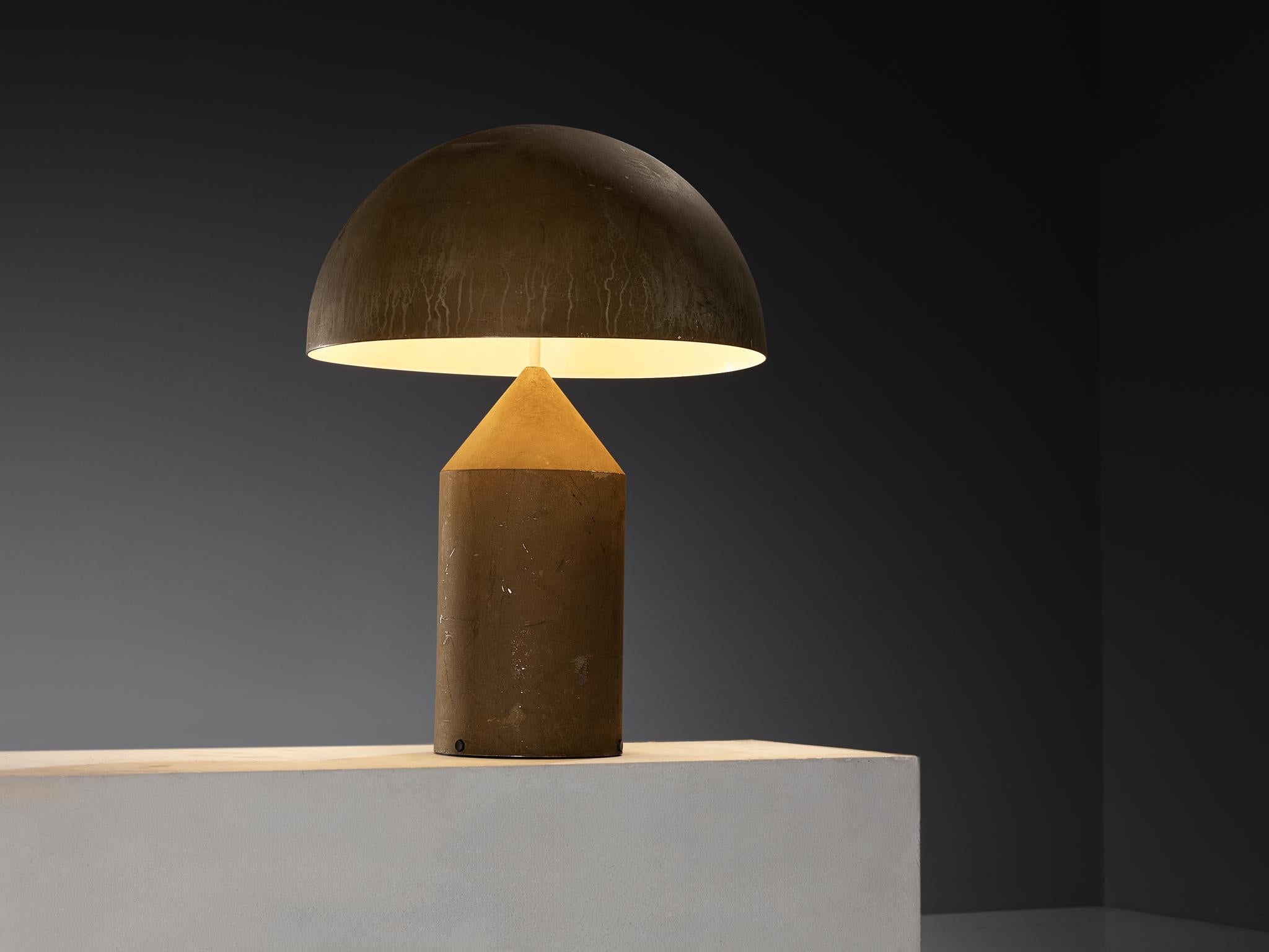 Vico Magistretti pour O-Luce, lampe 'Atollo', première édition modèle '233', aluminium, Italie, 1977

L'objet lumineux Atollo, conçu par Vico Magistretti en 1977, est l'une de ses créations les plus acclamées. Ce design particulier a valu à