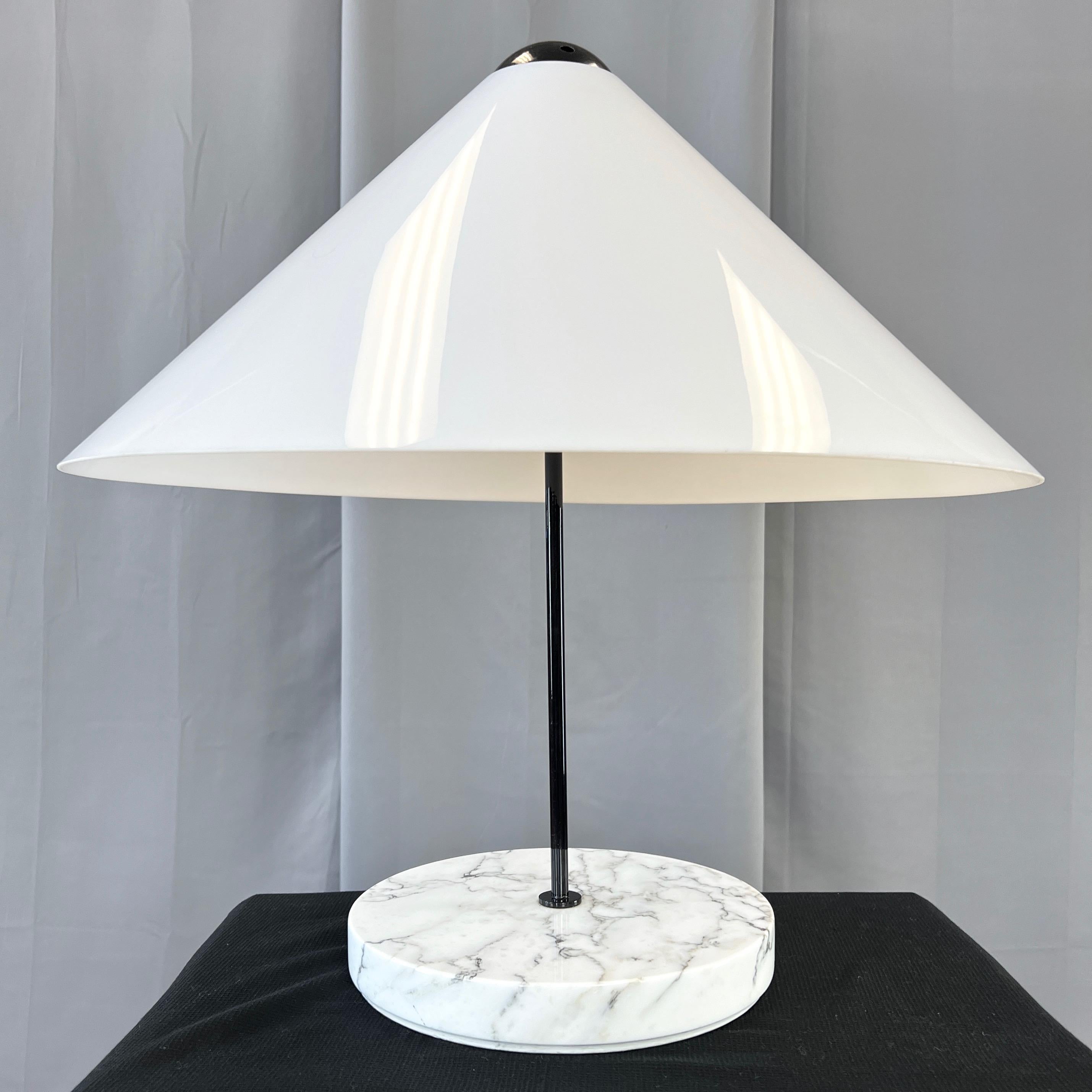 italien Vico Magistretti pour Oluce Snow Table Lamp, 1973 en vente