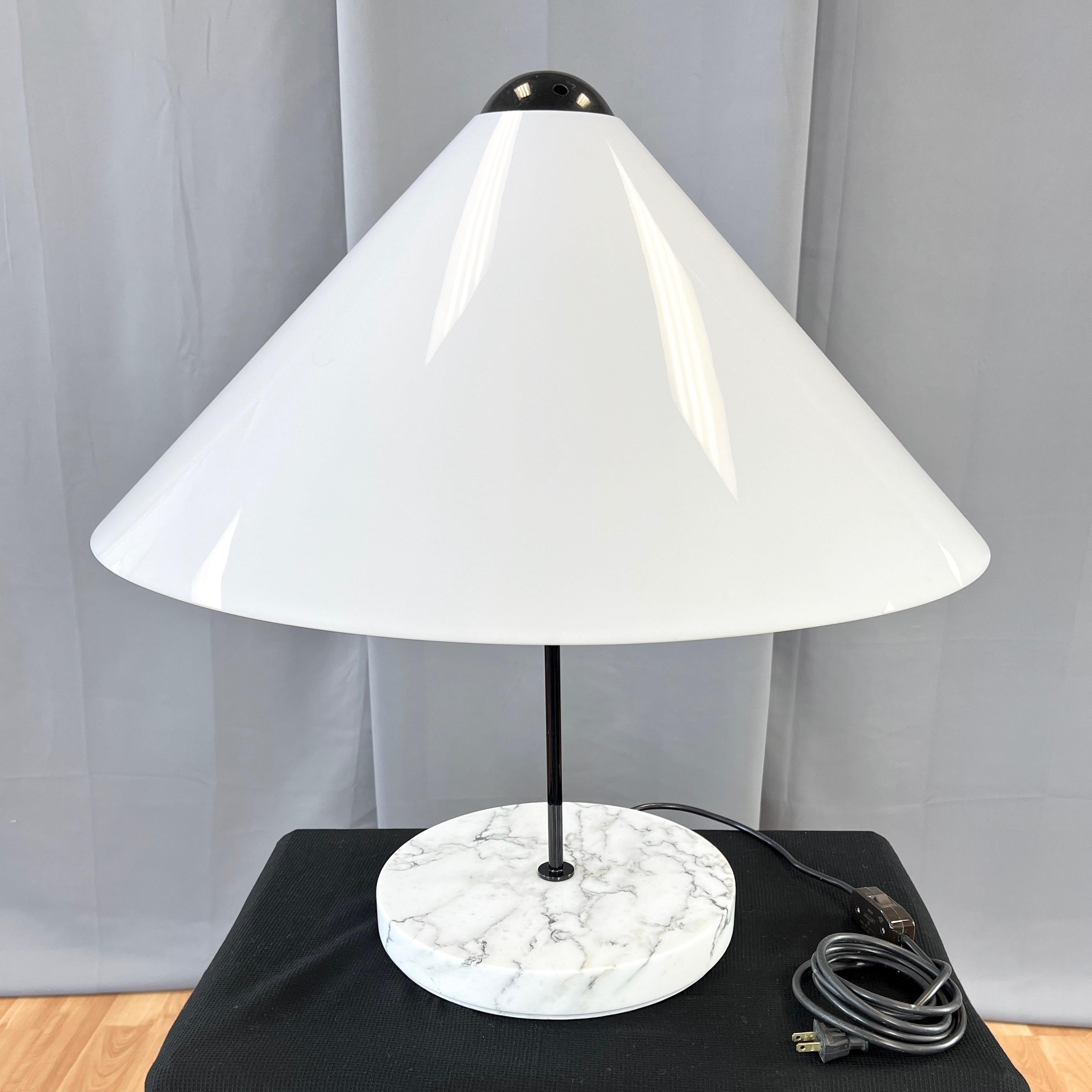 Enameled Vico Magistretti for Oluce Snow Table Lamp, 1973 For Sale