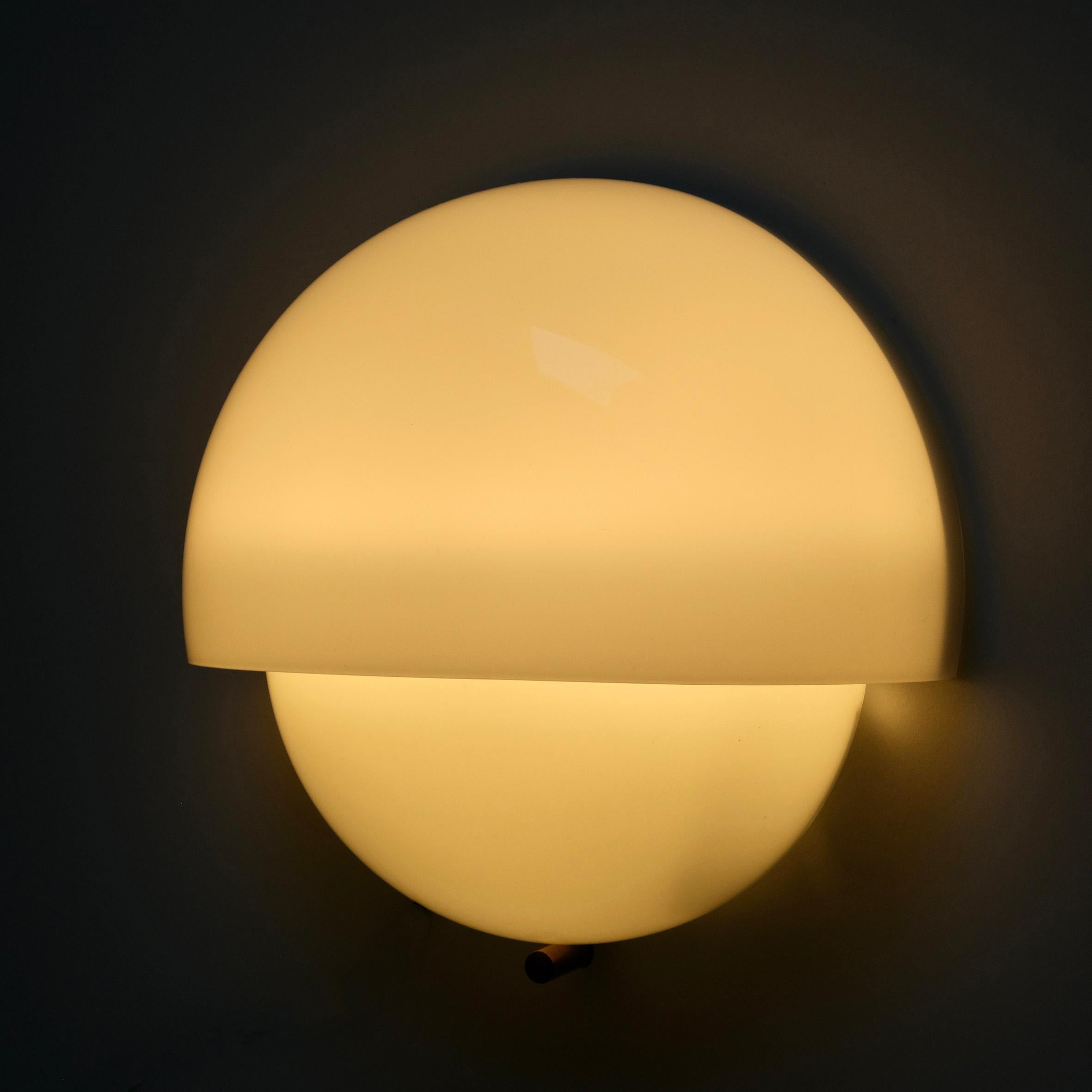 Vico Magistretti, Grande Mania, Un aplique de pared, Artemide, 1964 Moderno de mediados de siglo en venta