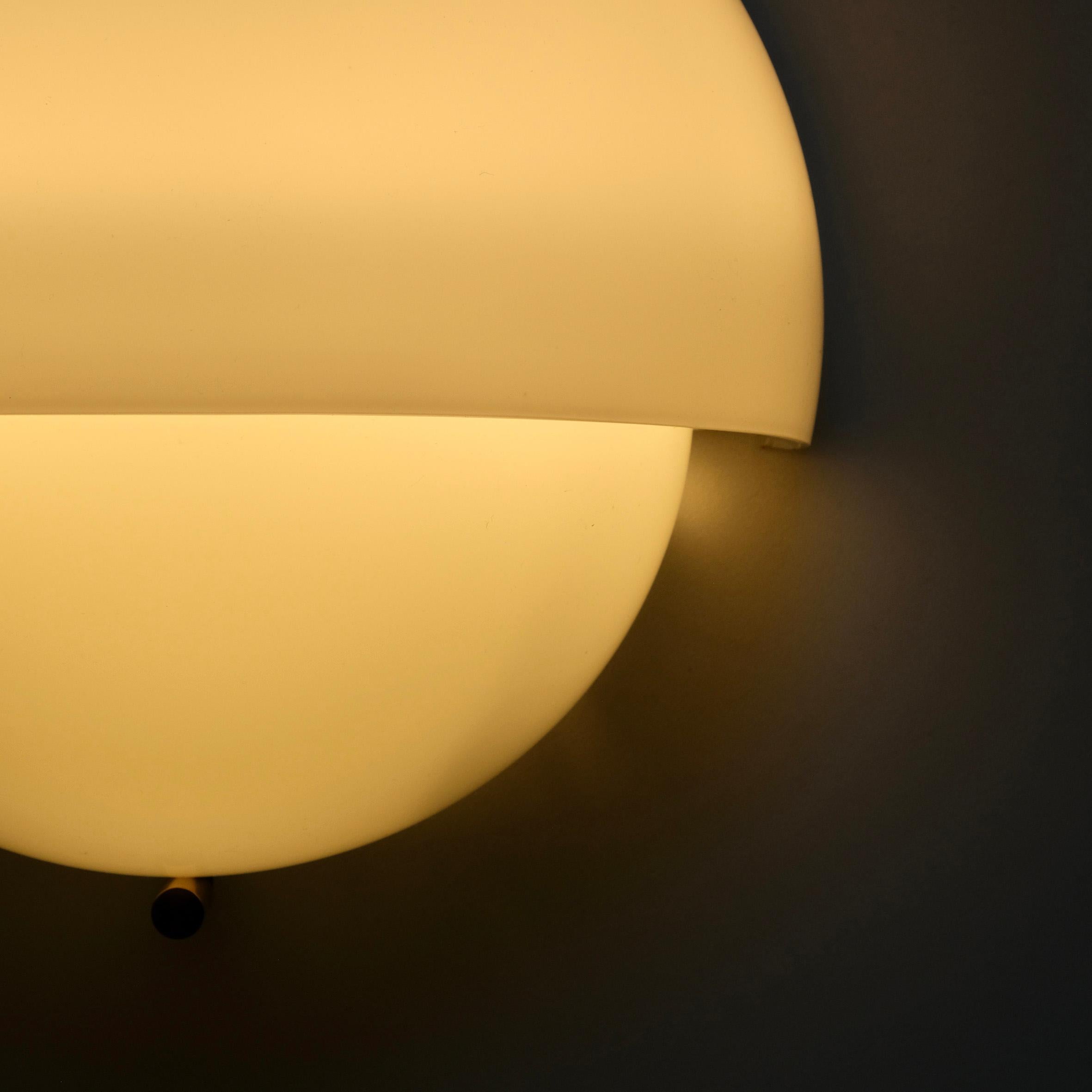 Vico Magistretti, Grande Mania, Un aplique de pared, Artemide, 1964 en Bueno estado para la venta en Paris, FR