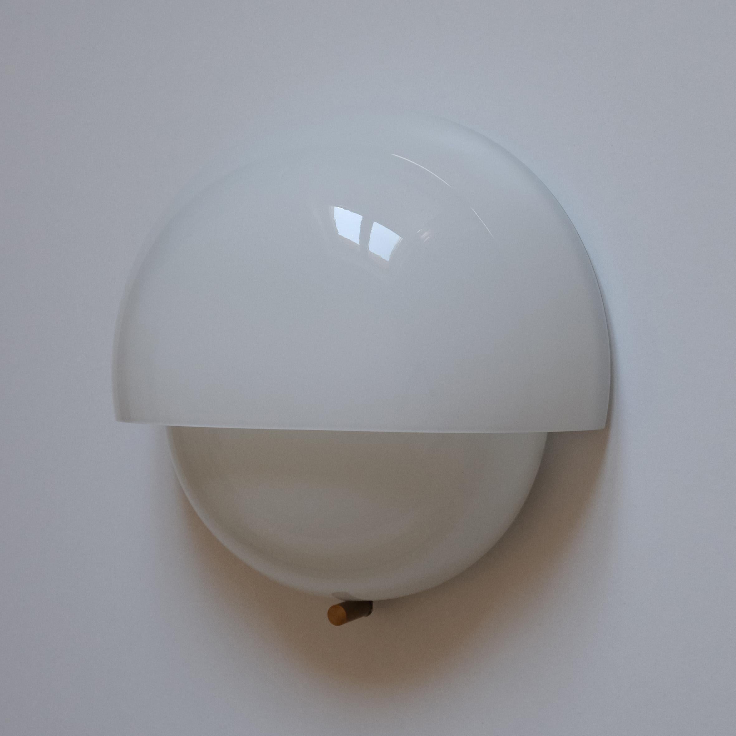 Vico Magistretti, Grande Mania, Un aplique de pared, Artemide, 1964 Vidrio en venta