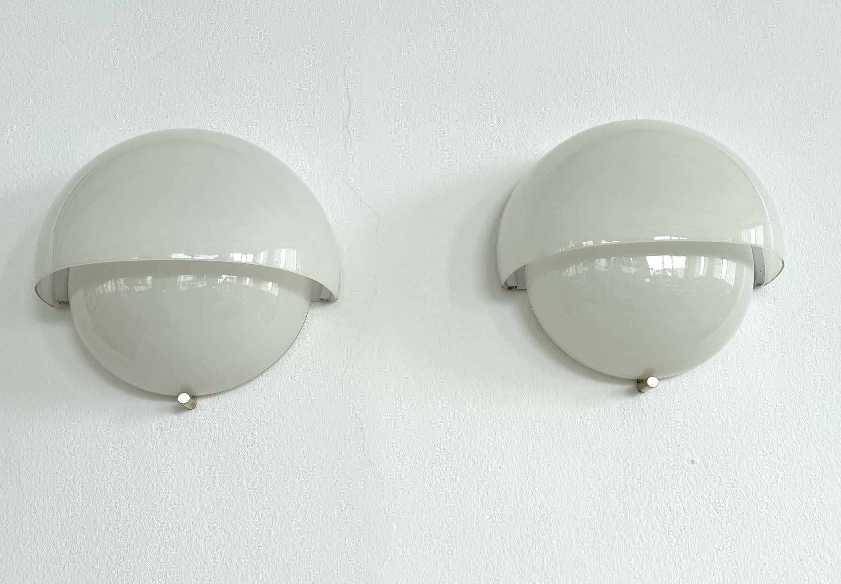 Vico Magistretti 'Grande Mania' Italian Wall Sconces for Artemide, 1963 In Good Condition For Sale In Morazzone, Varese
