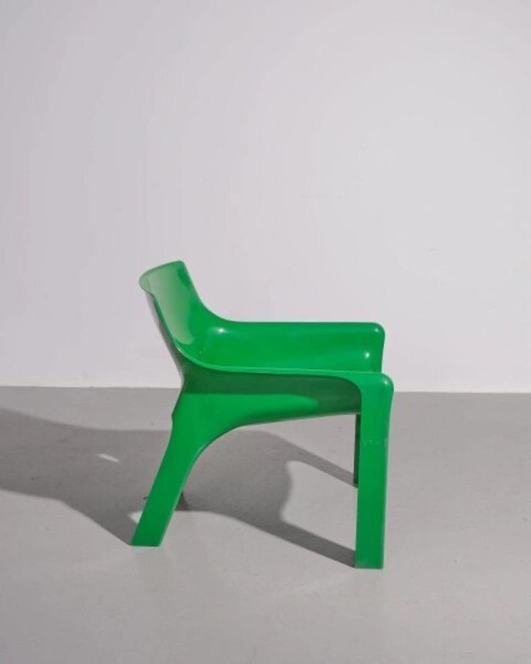 Mid-Century Modern Vico Magistretti Green 'Vicario' Lounge Chair For Artemide For Sale