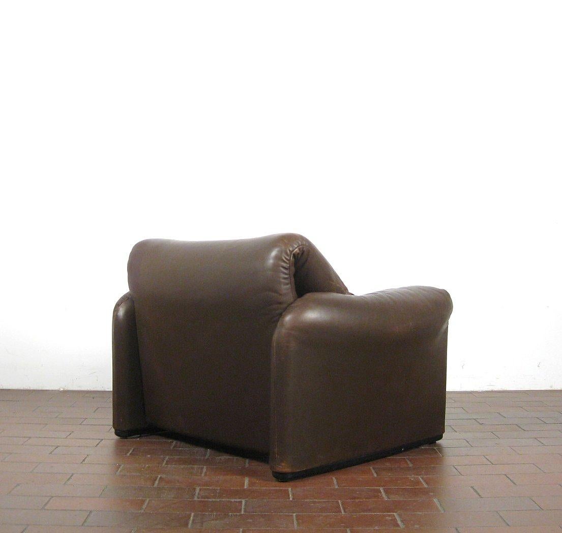 International Style Vico Magistretti Italian Dark Brow Leather Maralunga Lounge Chair, Cassina 1973